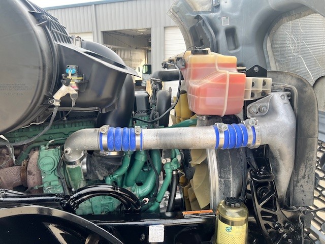 2019 Volvo - image 15