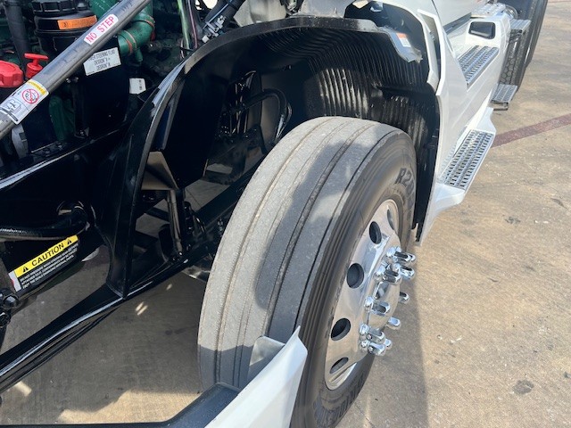 2019 Volvo - image 17