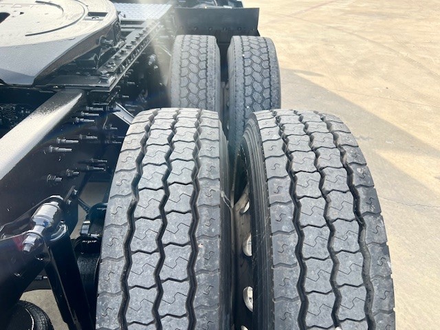 2019 Volvo - image 20