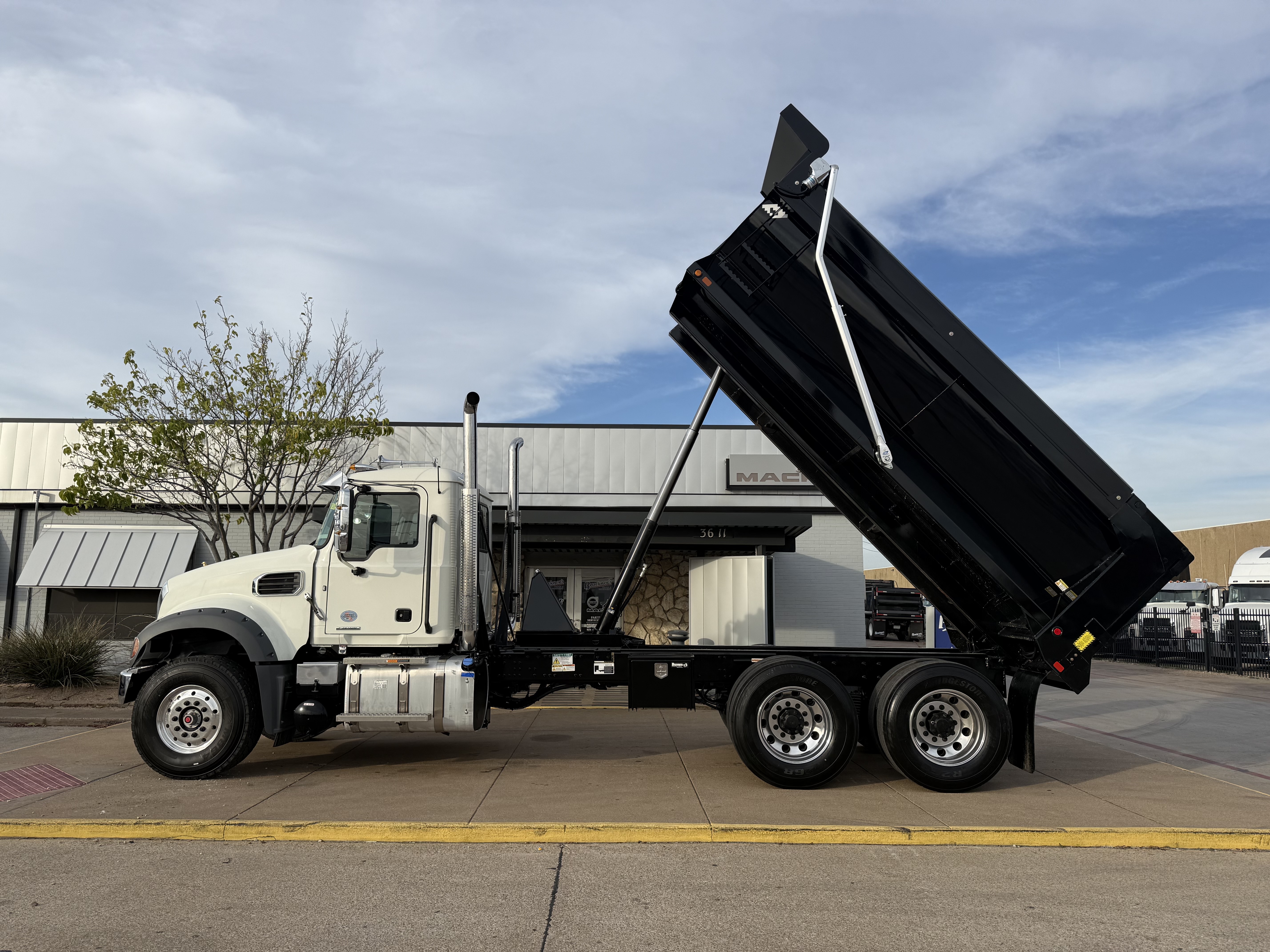 2026 Mack Granite - image 14