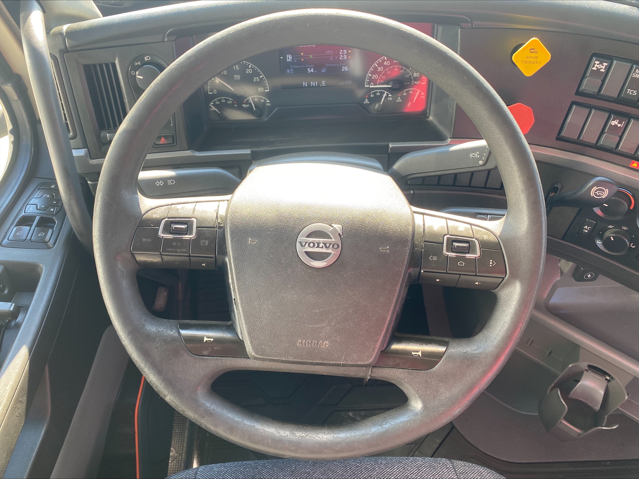 2021 Volvo - image 17