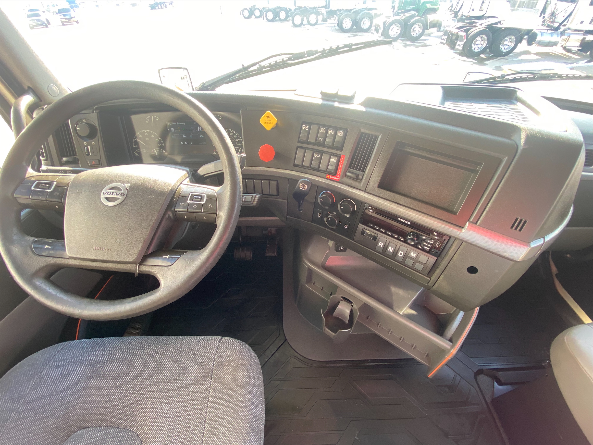 2021 Volvo - image 20