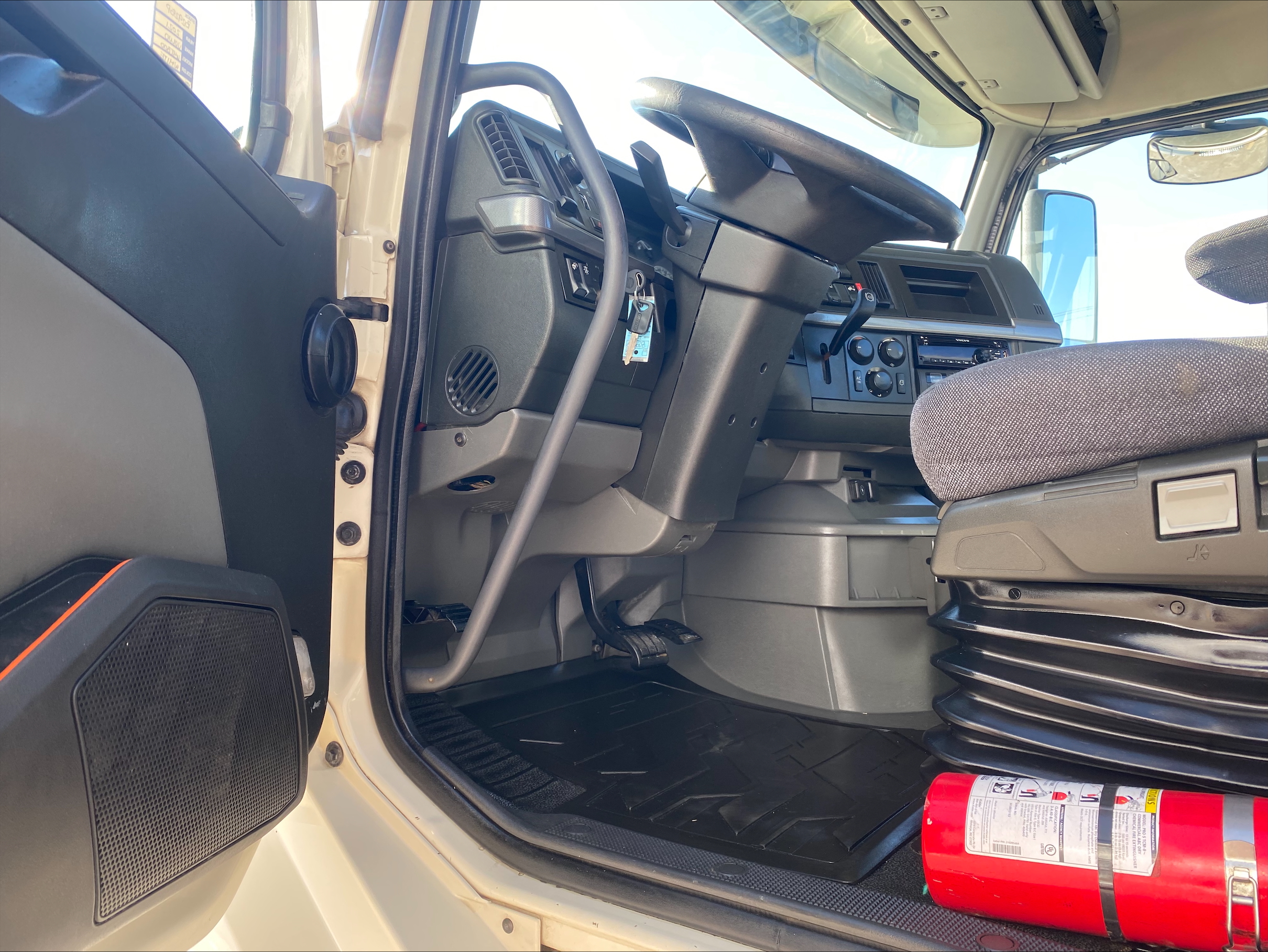 2021 Volvo - image 11