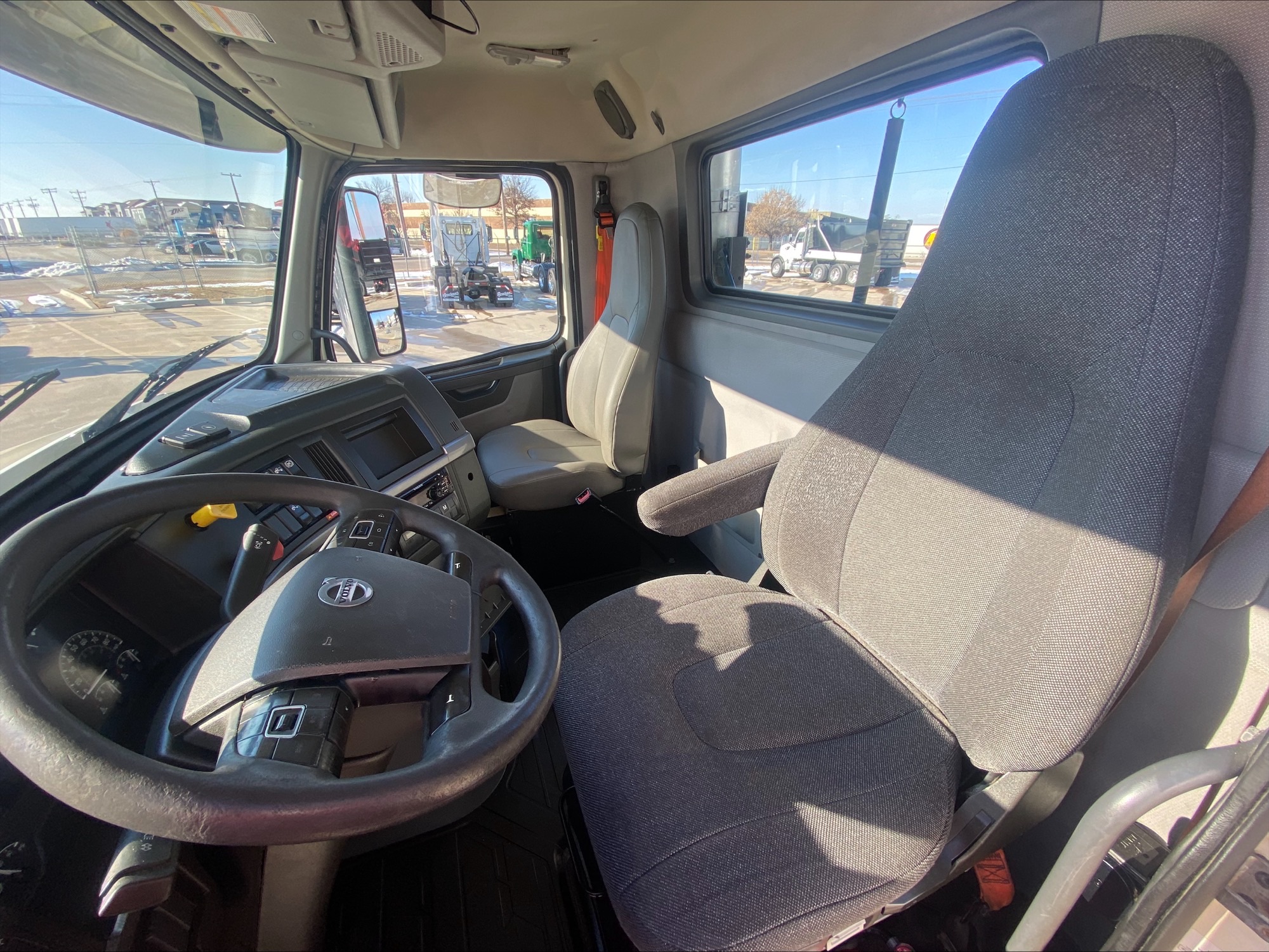 2021 Volvo - image 13