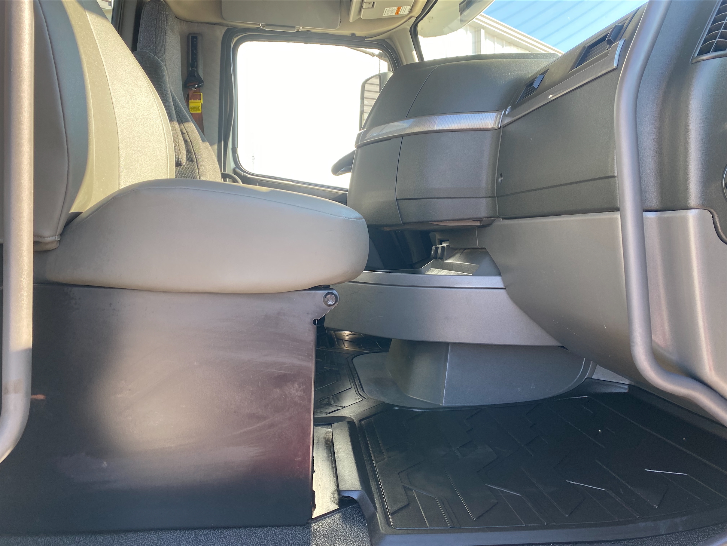 2021 Volvo - image 15