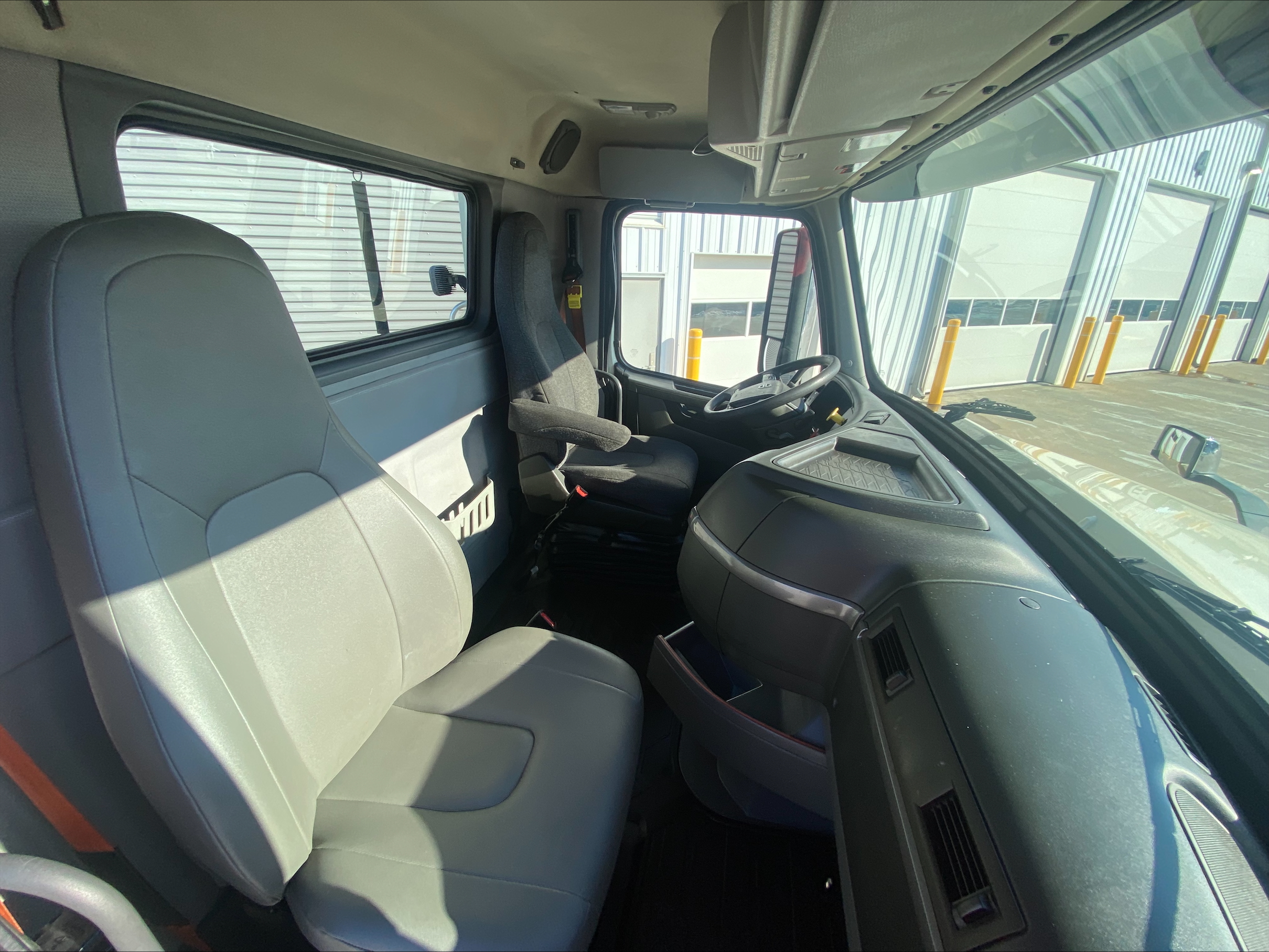 2021 Volvo - image 16