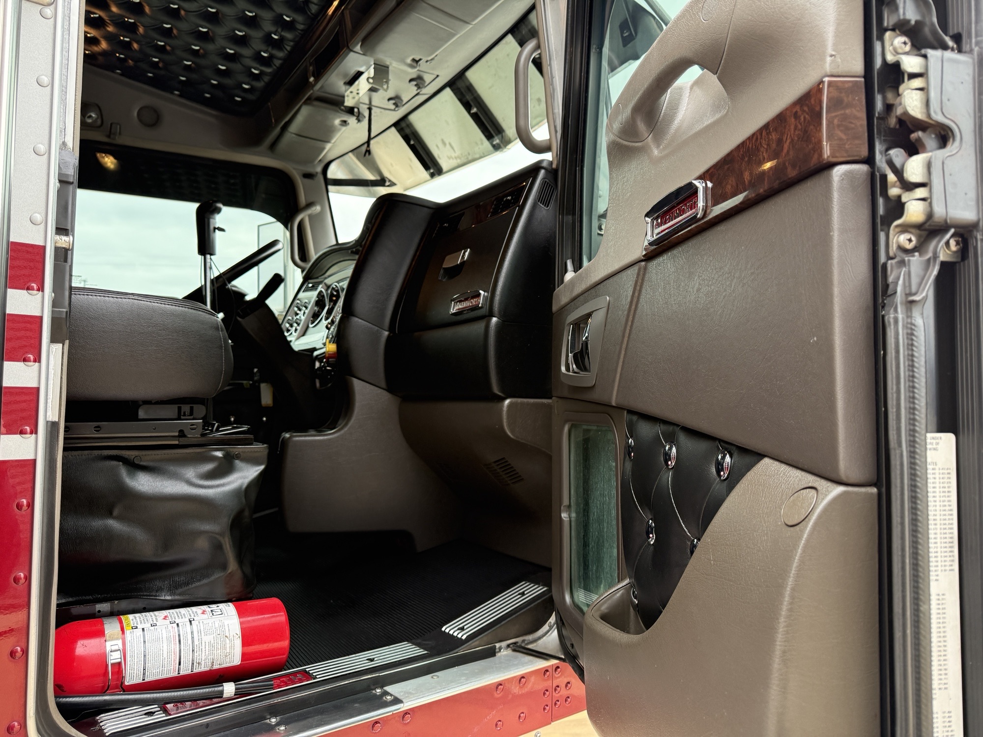 2022 Kenworth W900 - image 14