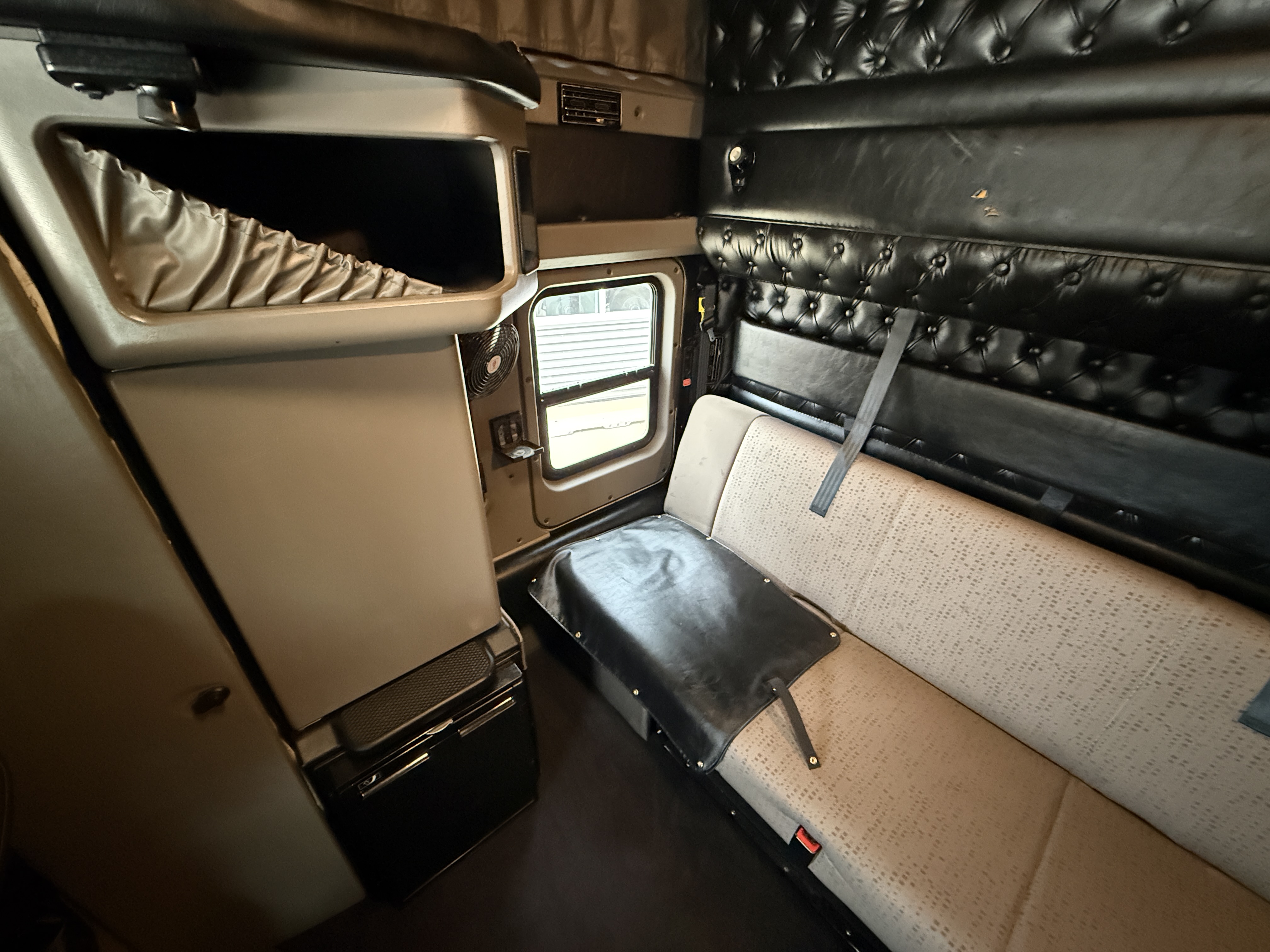 2022 Kenworth W900 - image 21