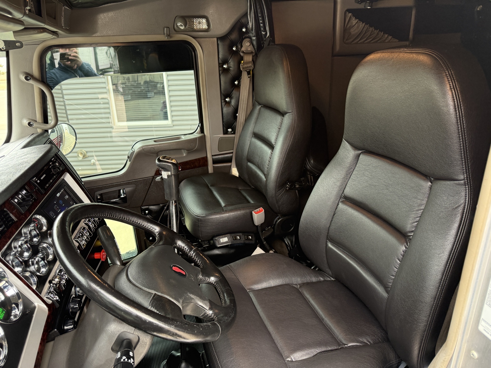 2022 Kenworth W900 - image 13