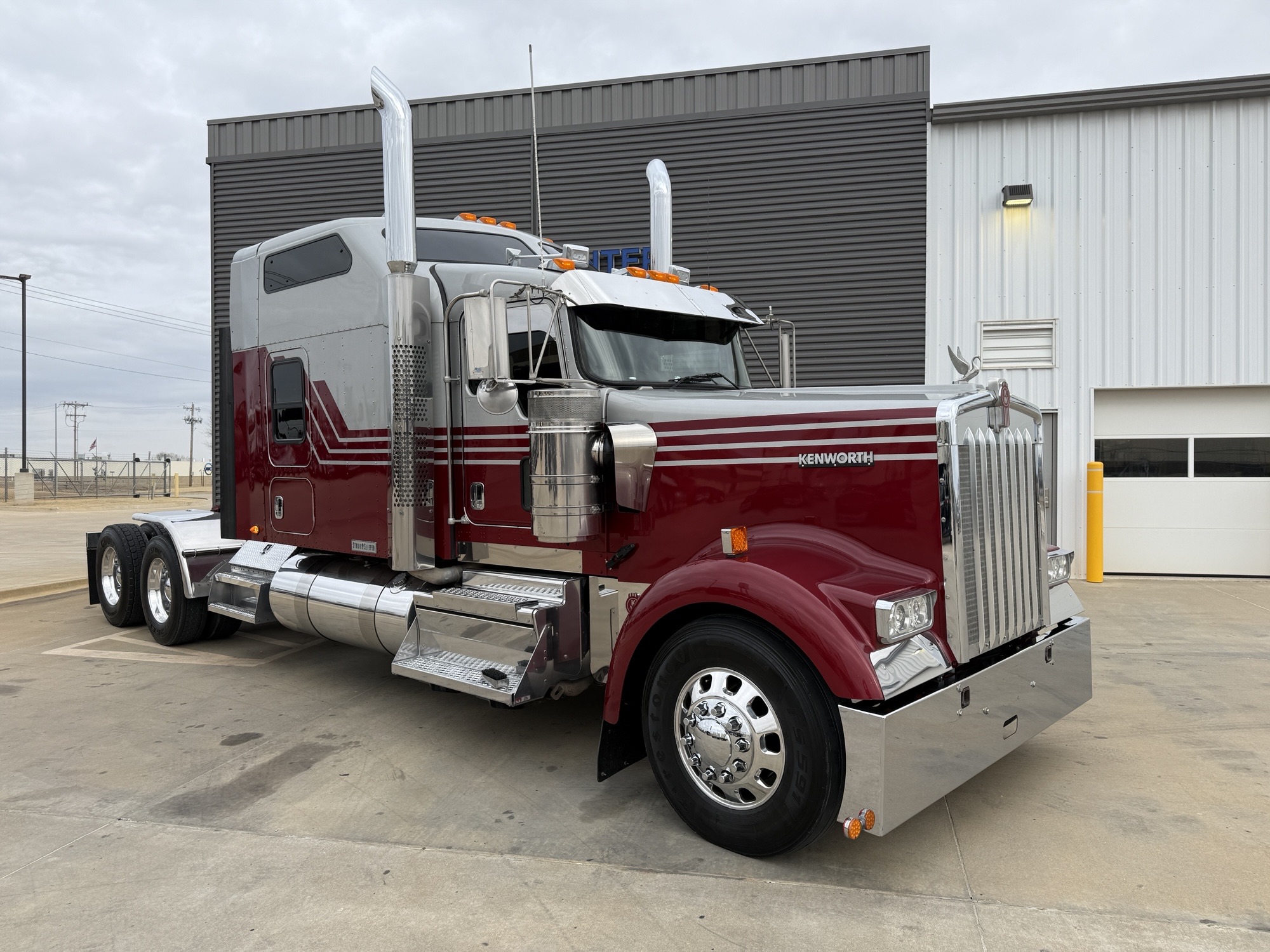 2022 Kenworth W900 - image 3