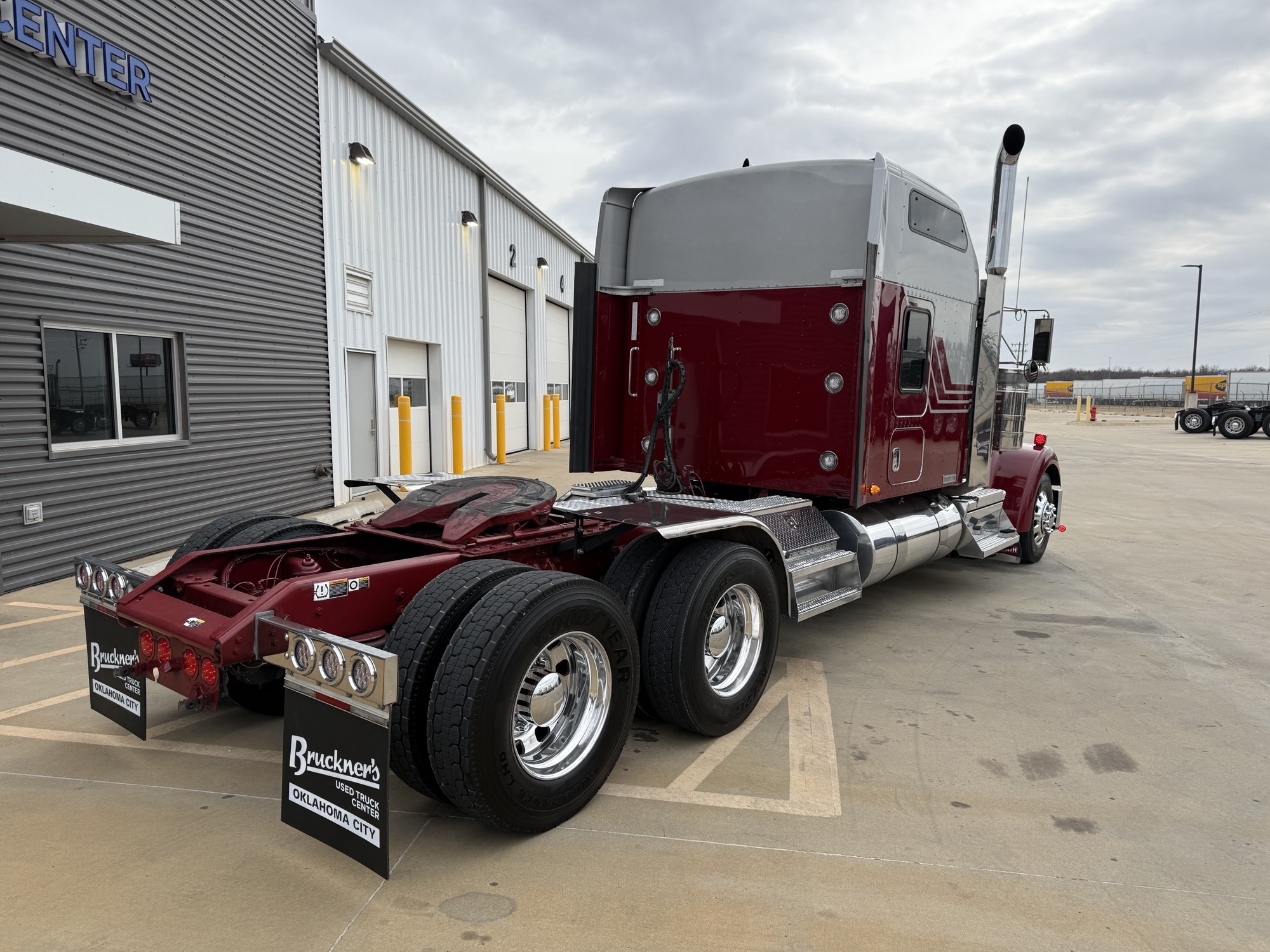 2022 Kenworth W900 - image 5