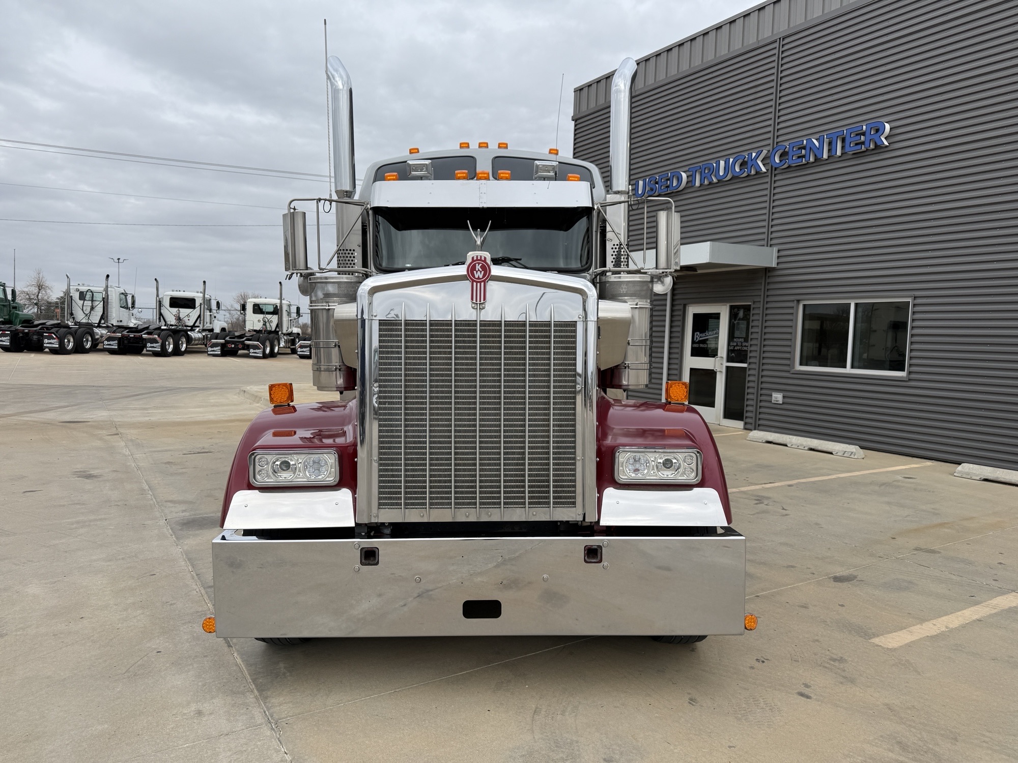 2022 Kenworth W900 - image 2