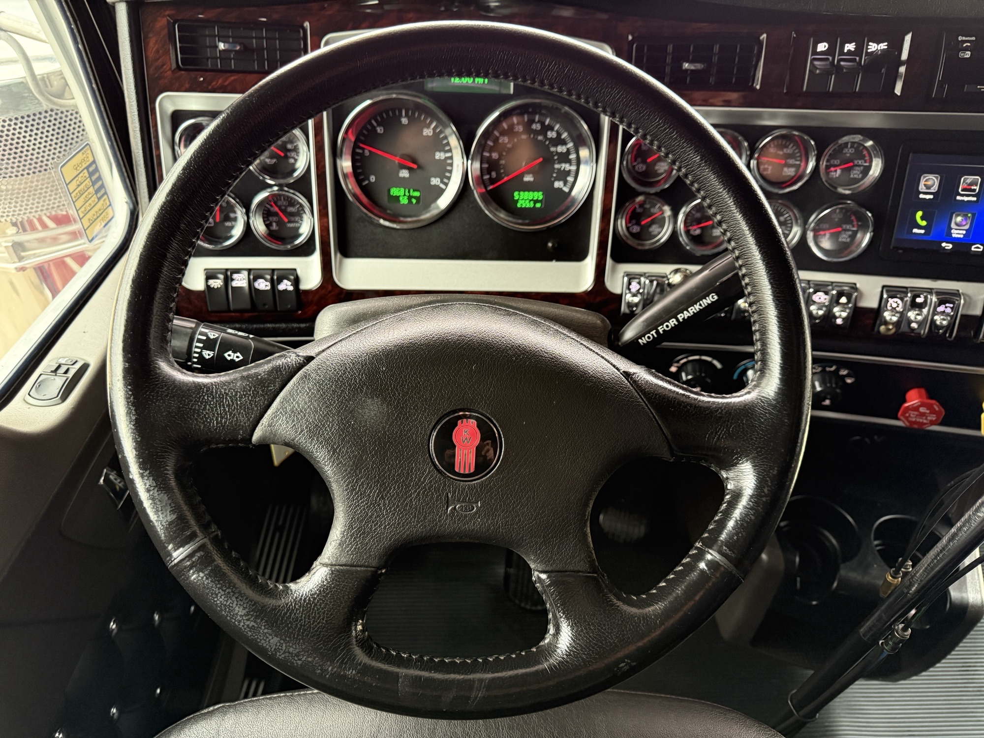 2022 Kenworth W900 - image 17