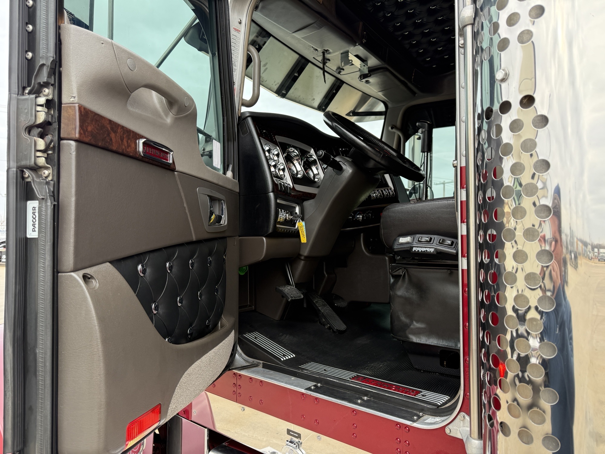 2022 Kenworth W900 - image 11