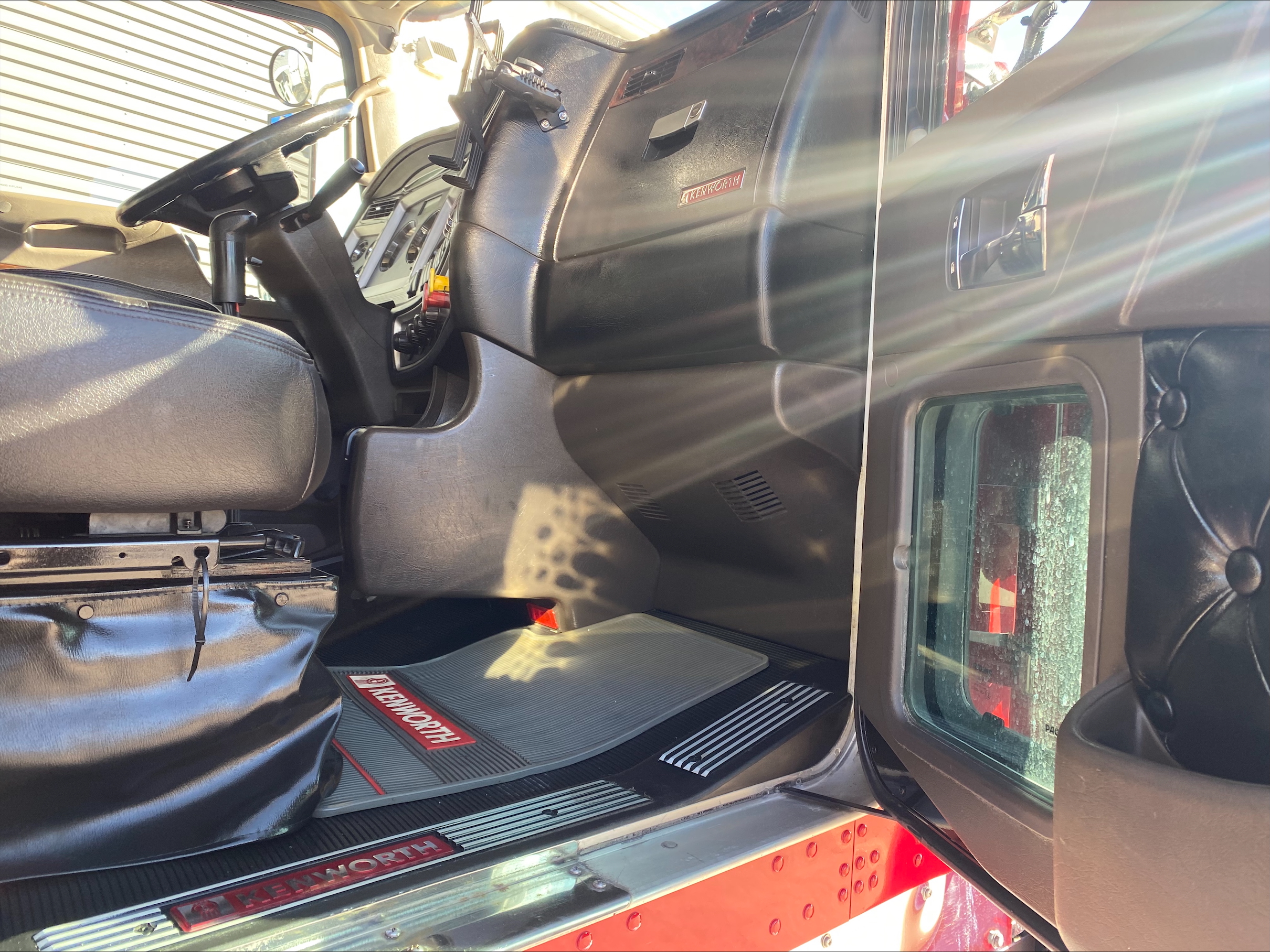 2021 Kenworth W900 - image 14