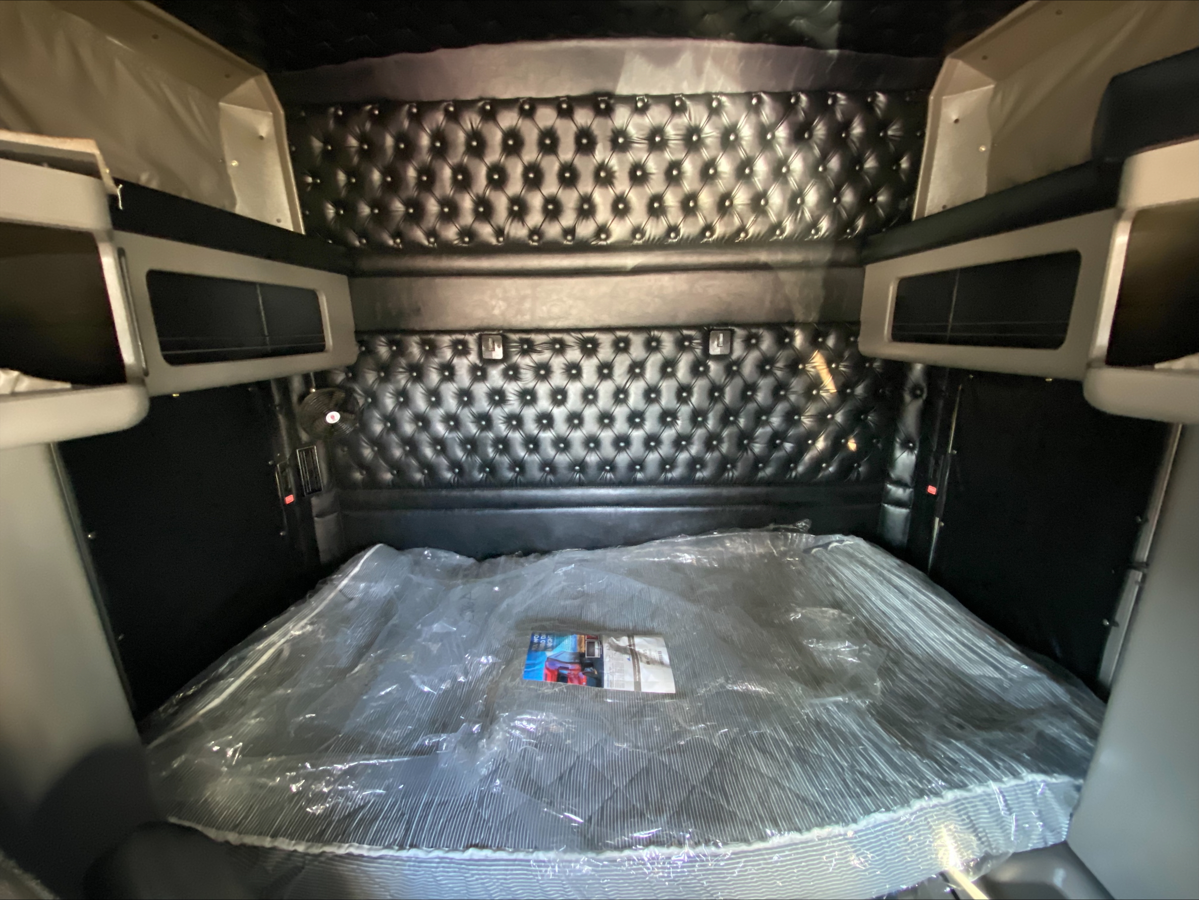 2021 Kenworth W900 - image 23