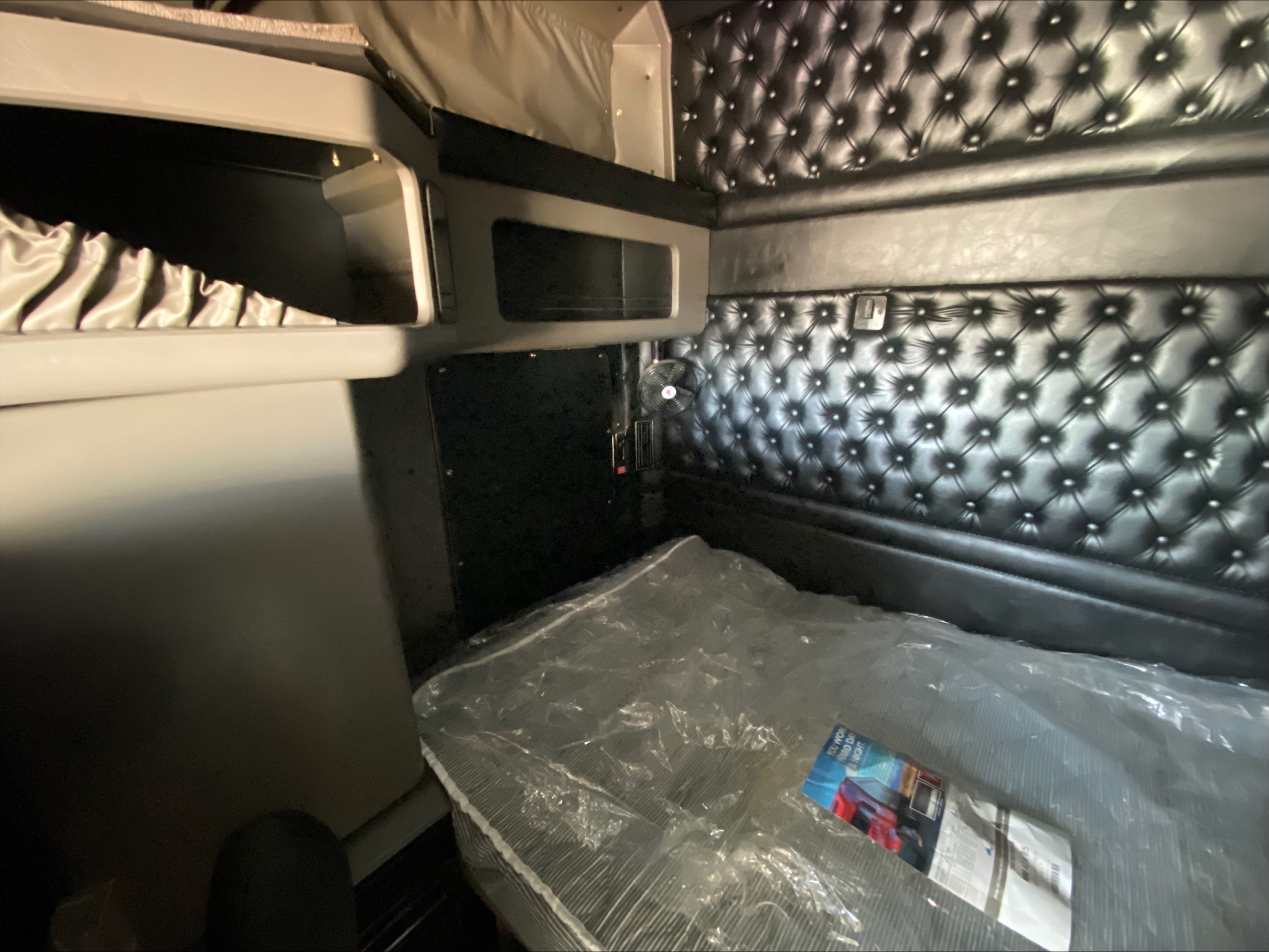 2021 Kenworth W900 - image 22