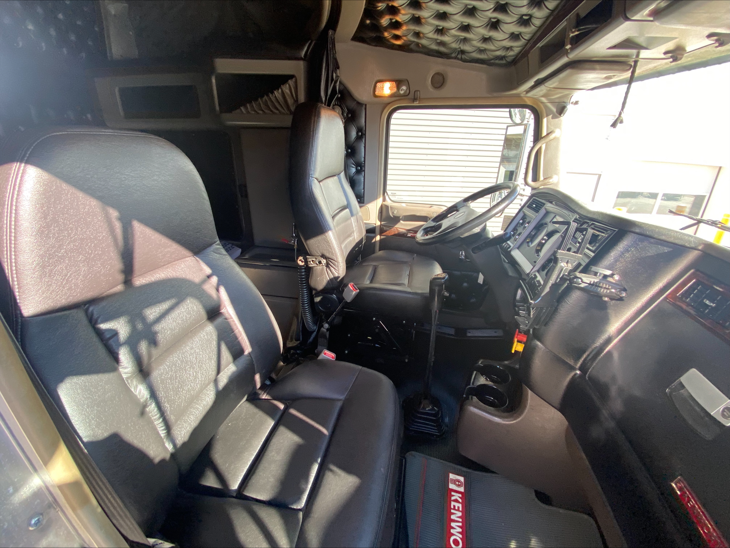 2021 Kenworth W900 - image 16