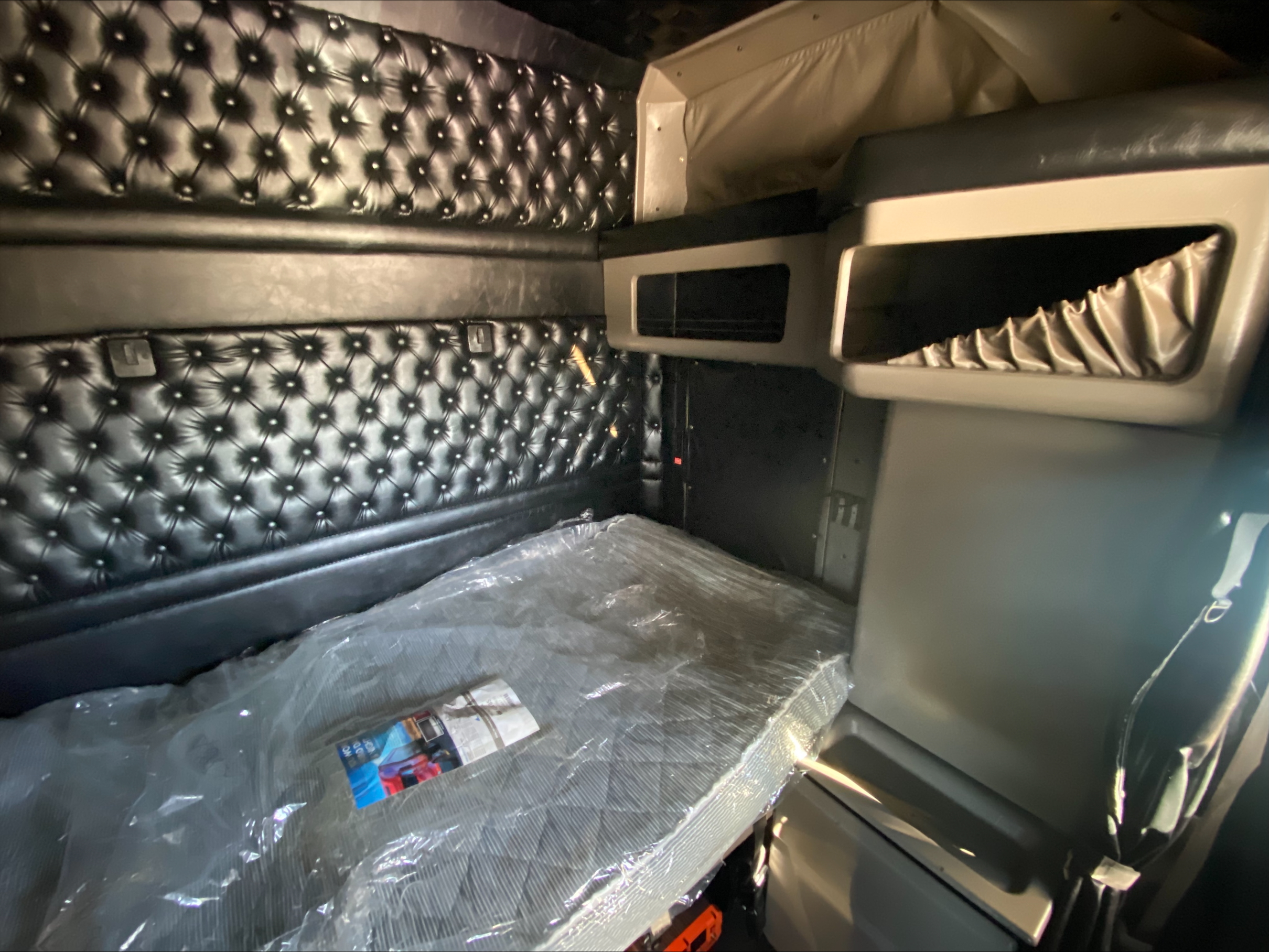 2021 Kenworth W900 - image 24