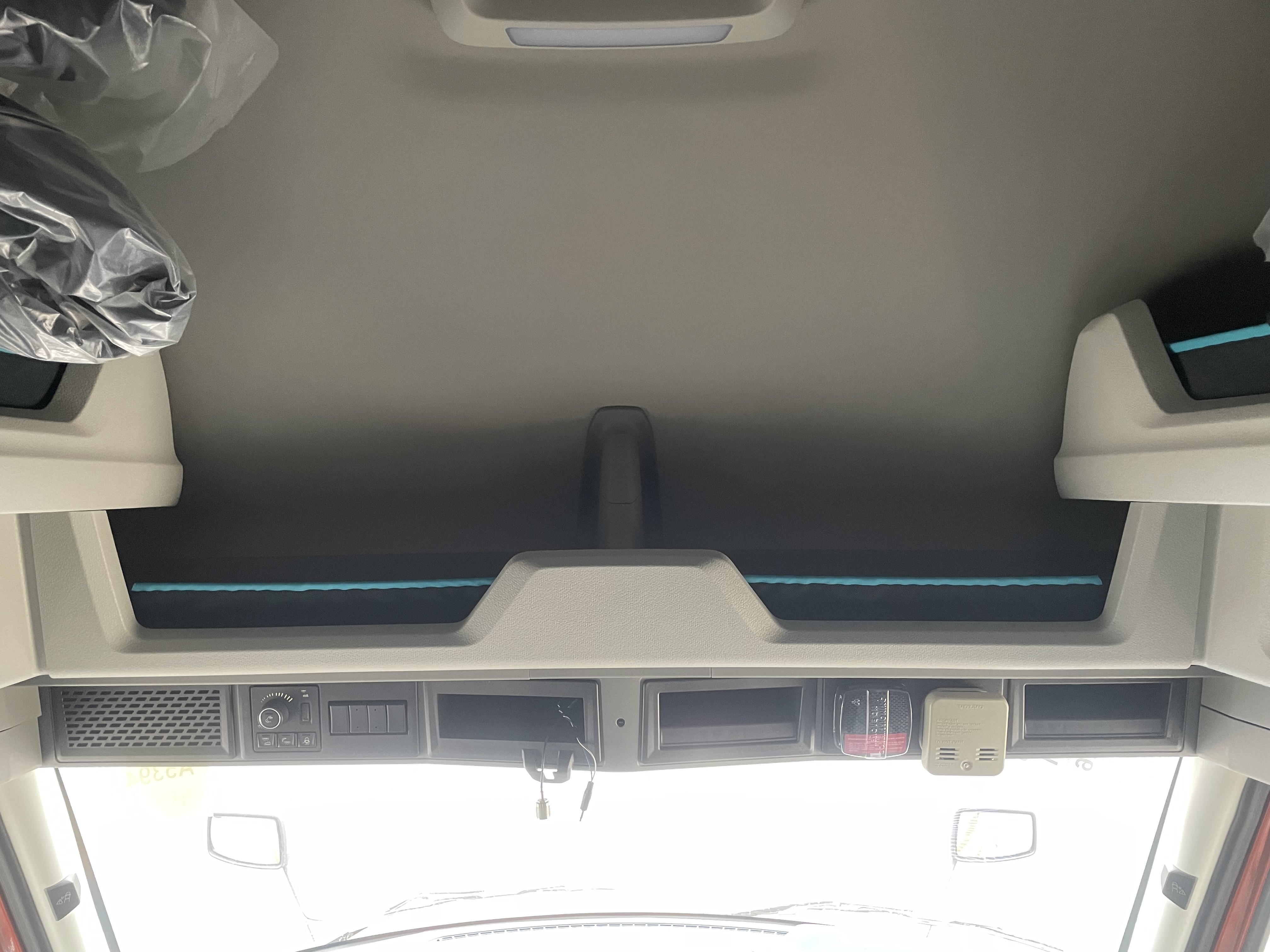 2026 Volvo - image 20