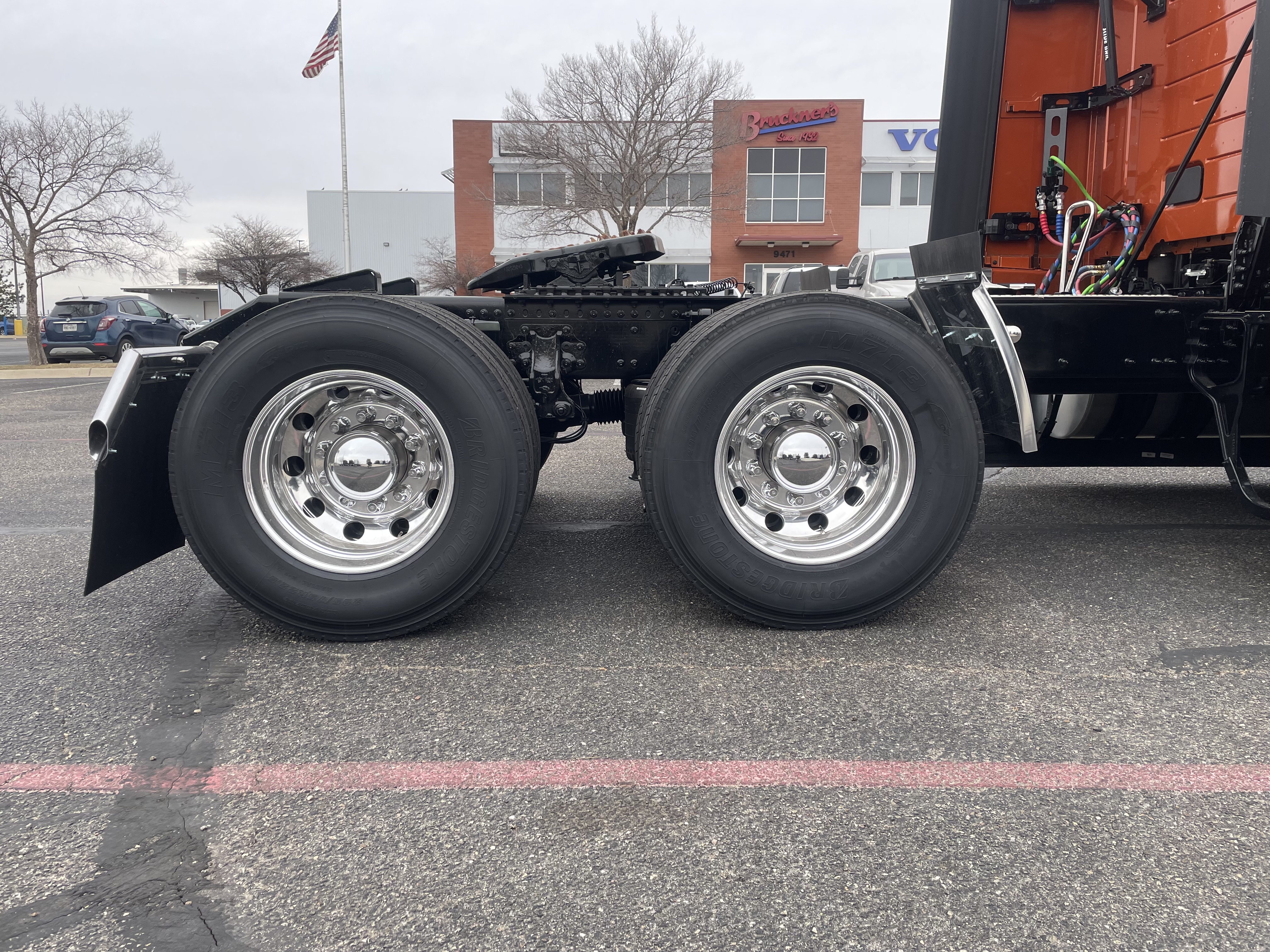 2026 Volvo - image 7