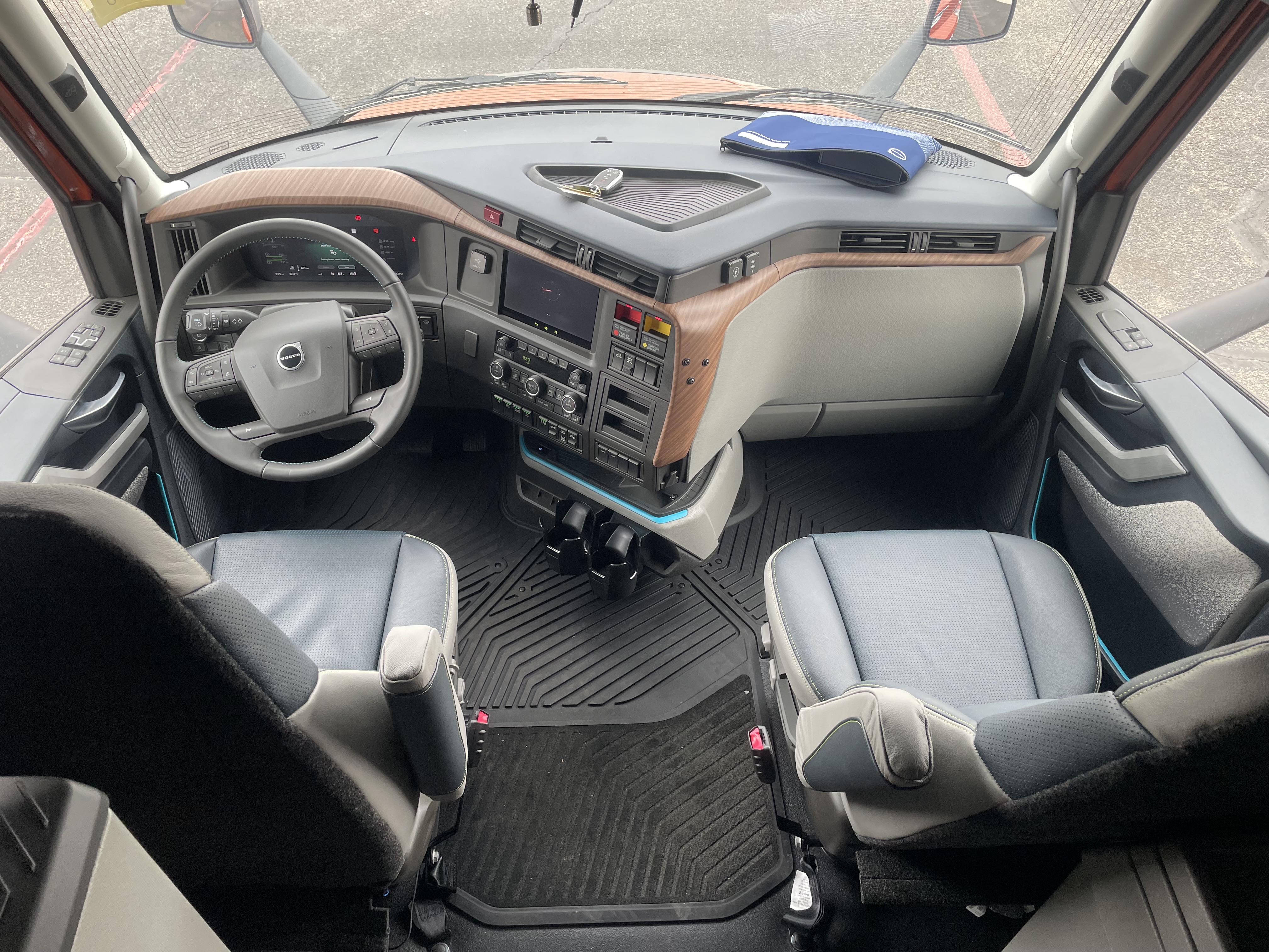 2026 Volvo - image 21