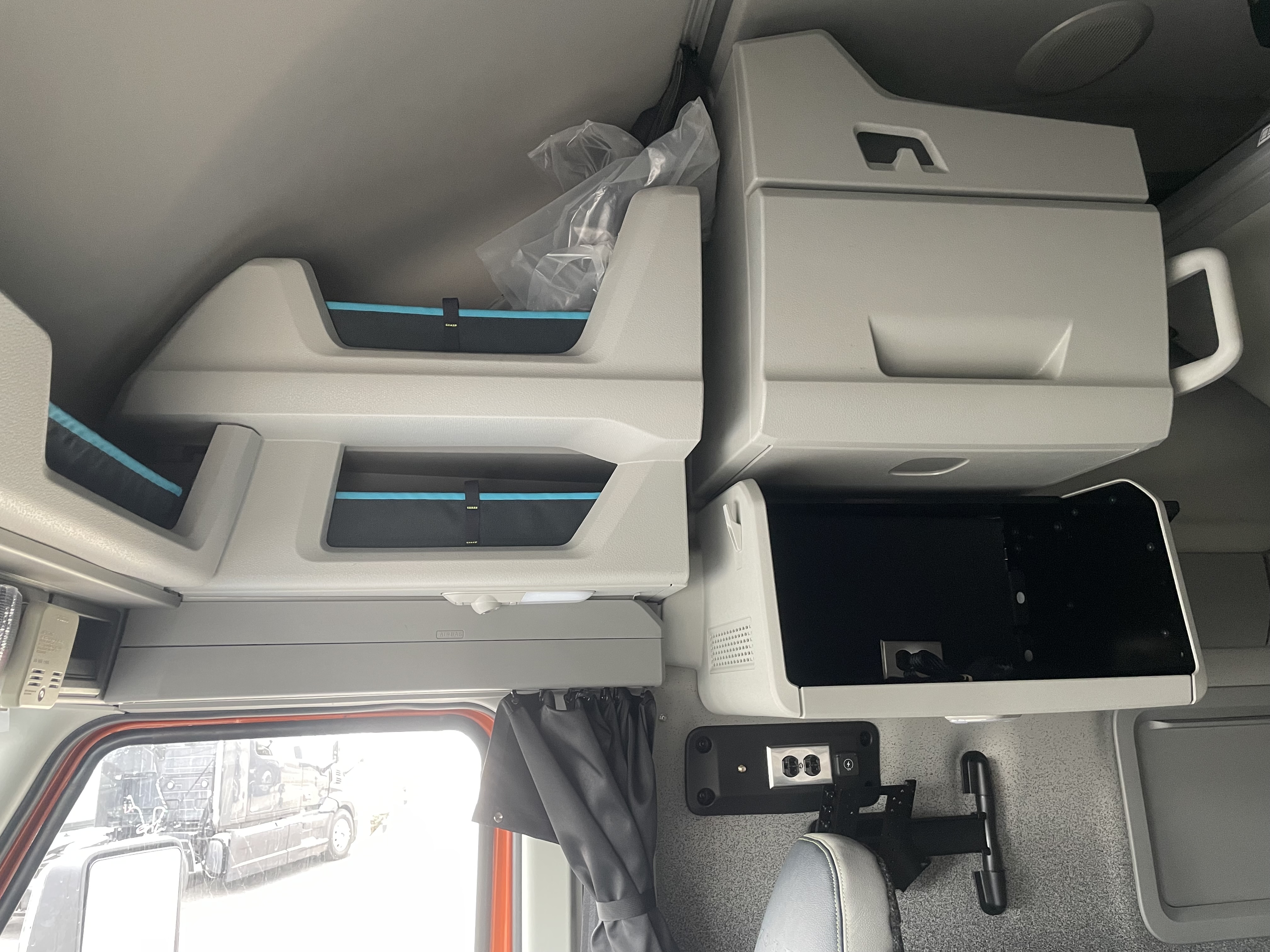 2026 Volvo - image 14