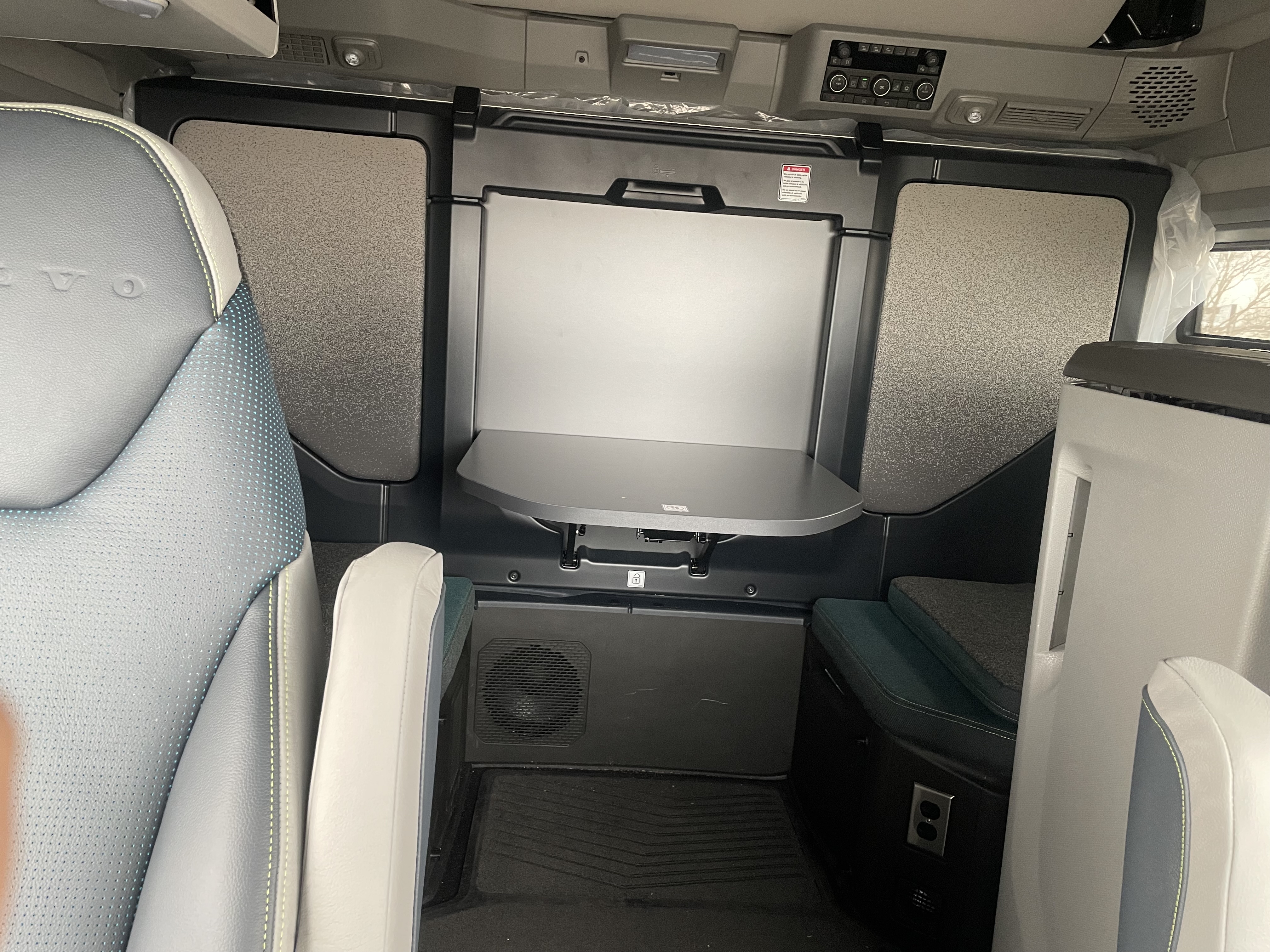 2026 Volvo - image 17