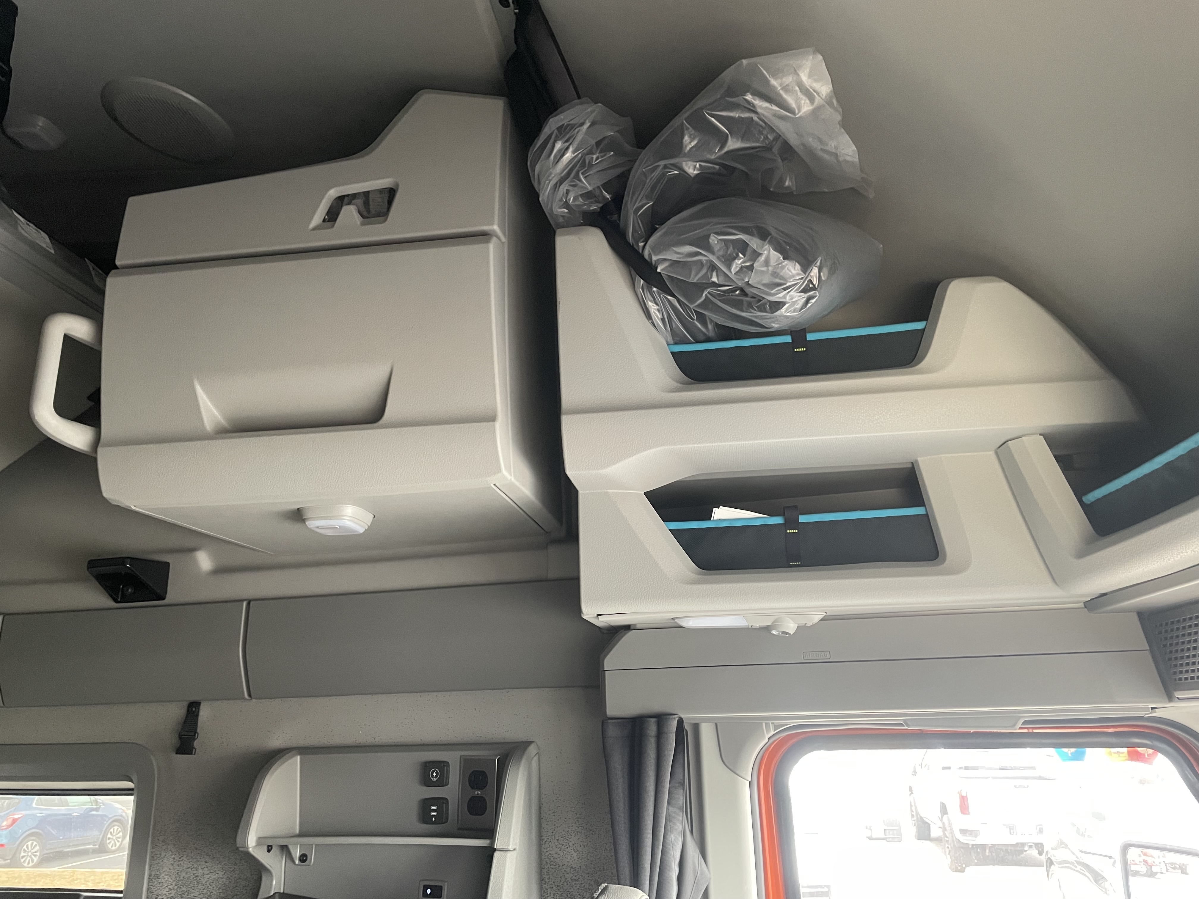 2026 Volvo - image 16