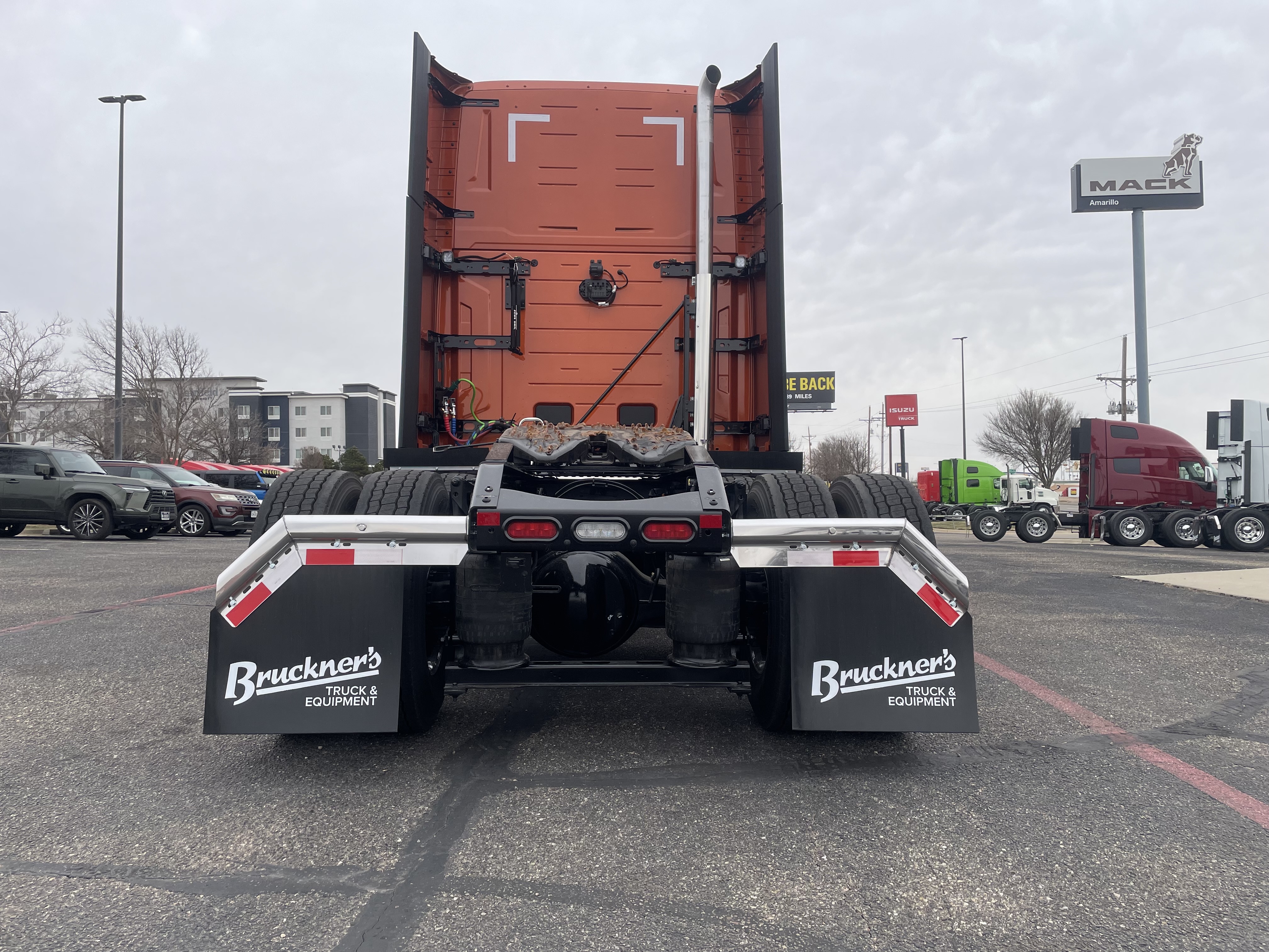 2026 Volvo - image 8