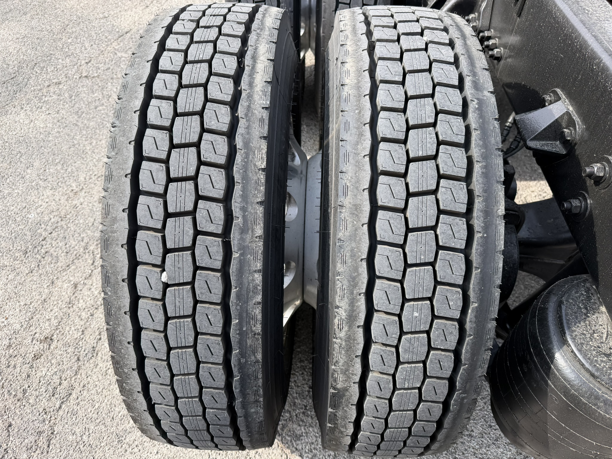 2024 Kenworth T680 - image 16