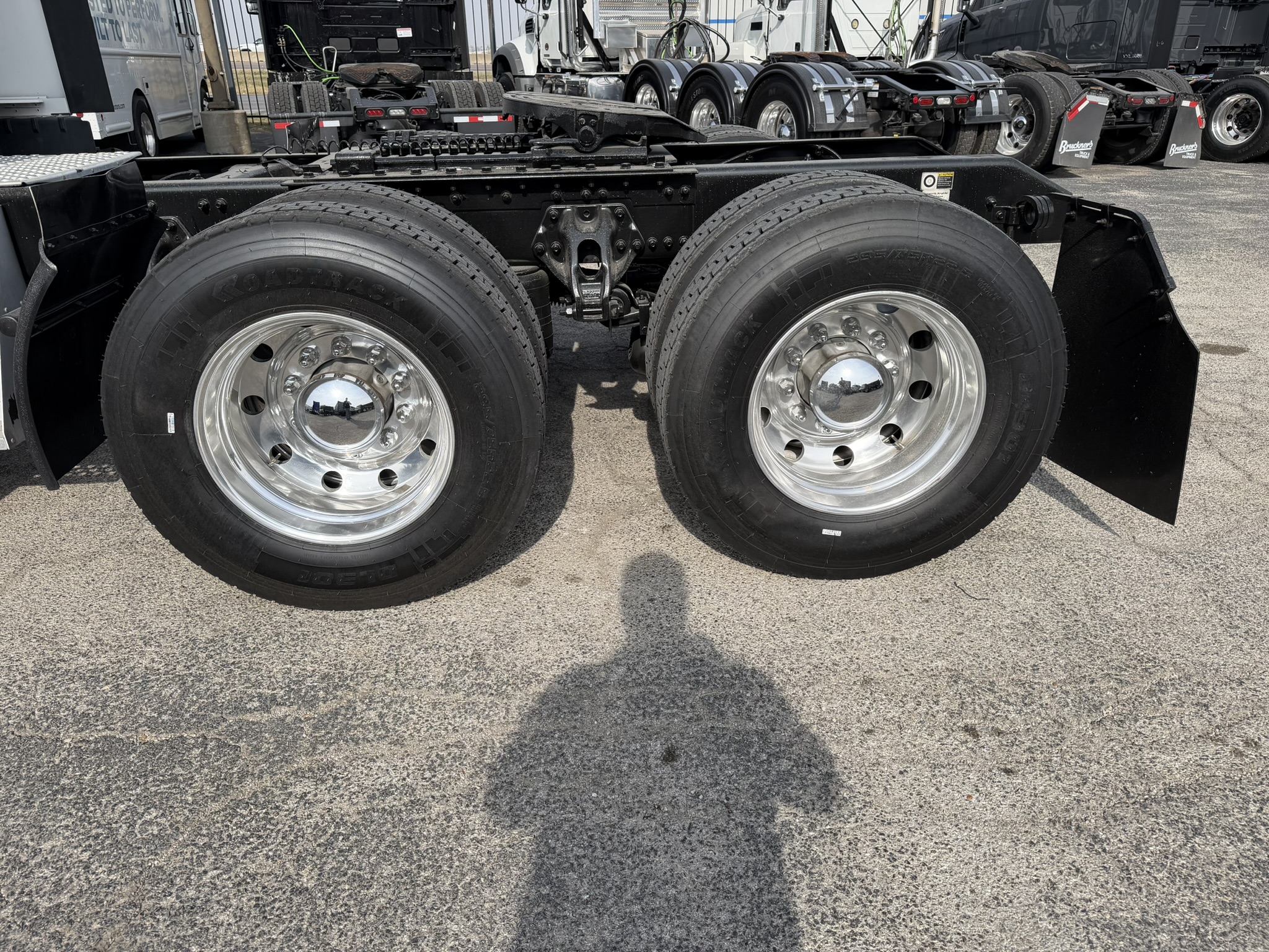 2024 Kenworth T680 - image 14