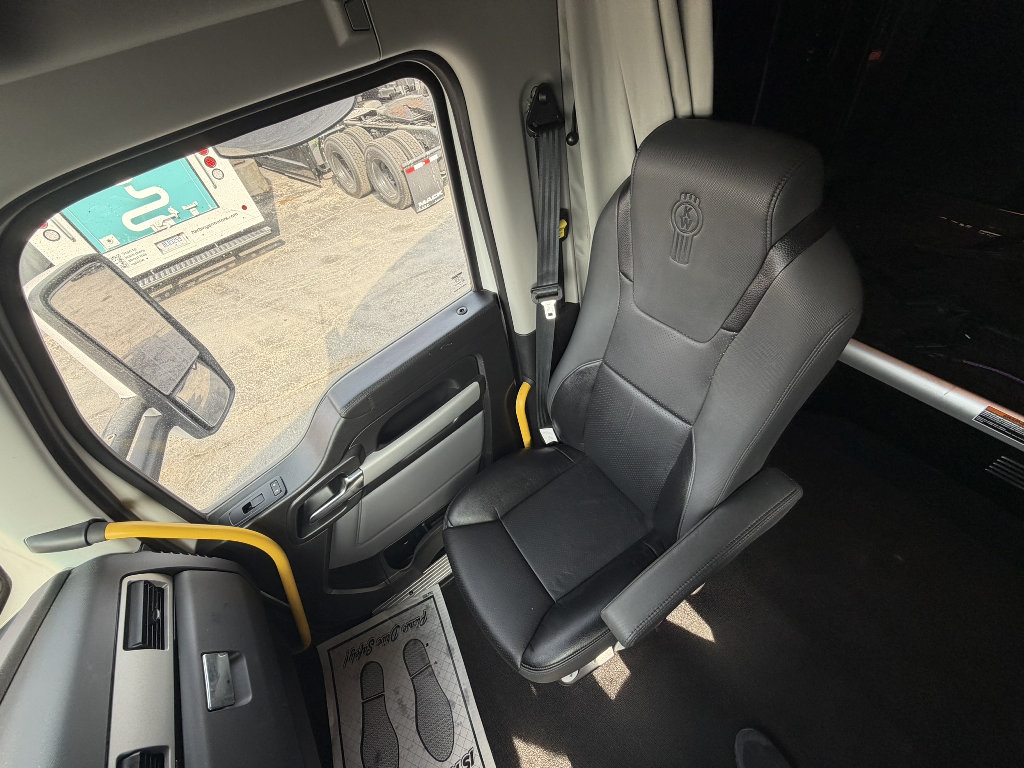 2024 Kenworth T680 - image 29