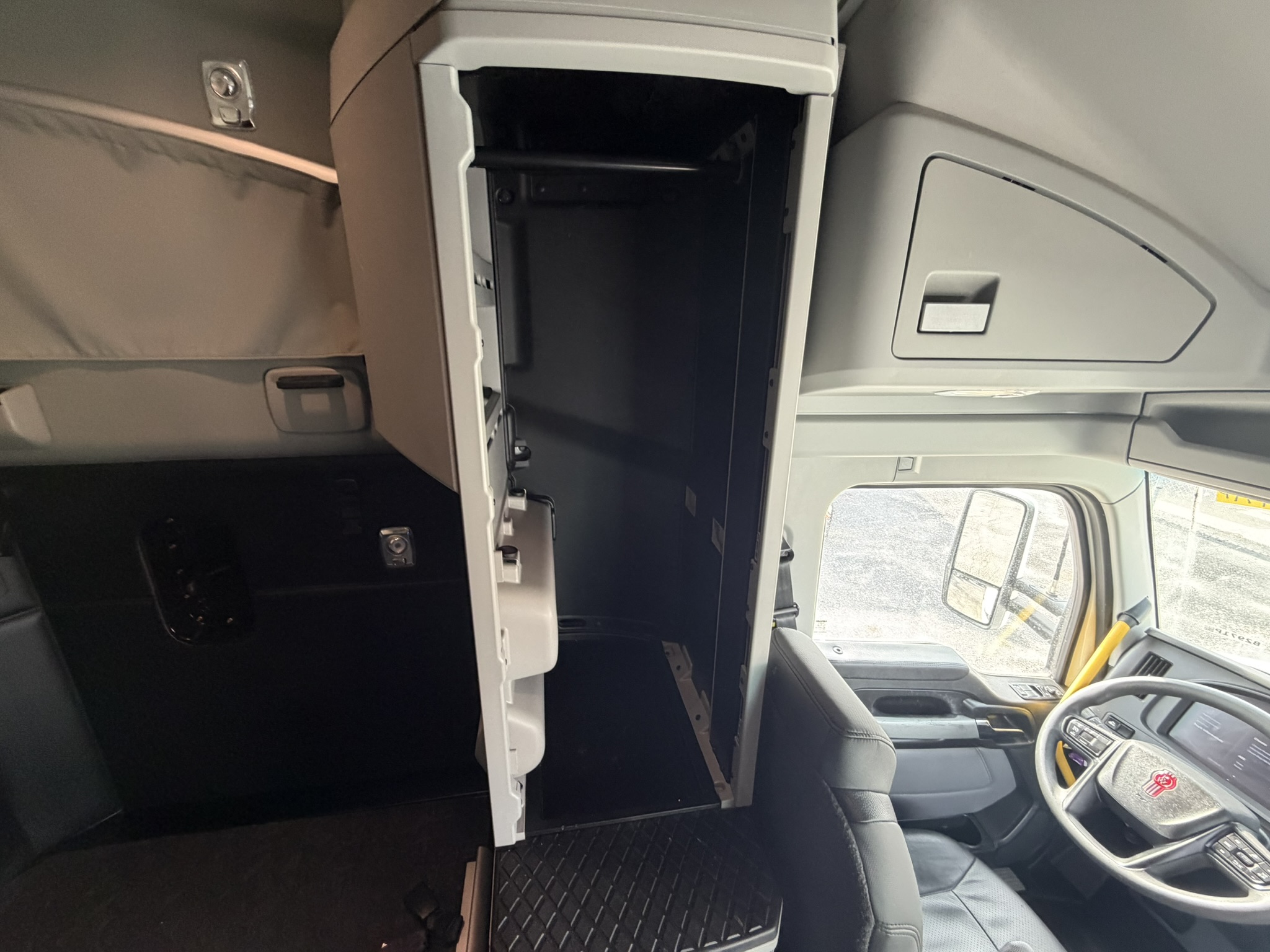 2024 Kenworth T680 - image 34