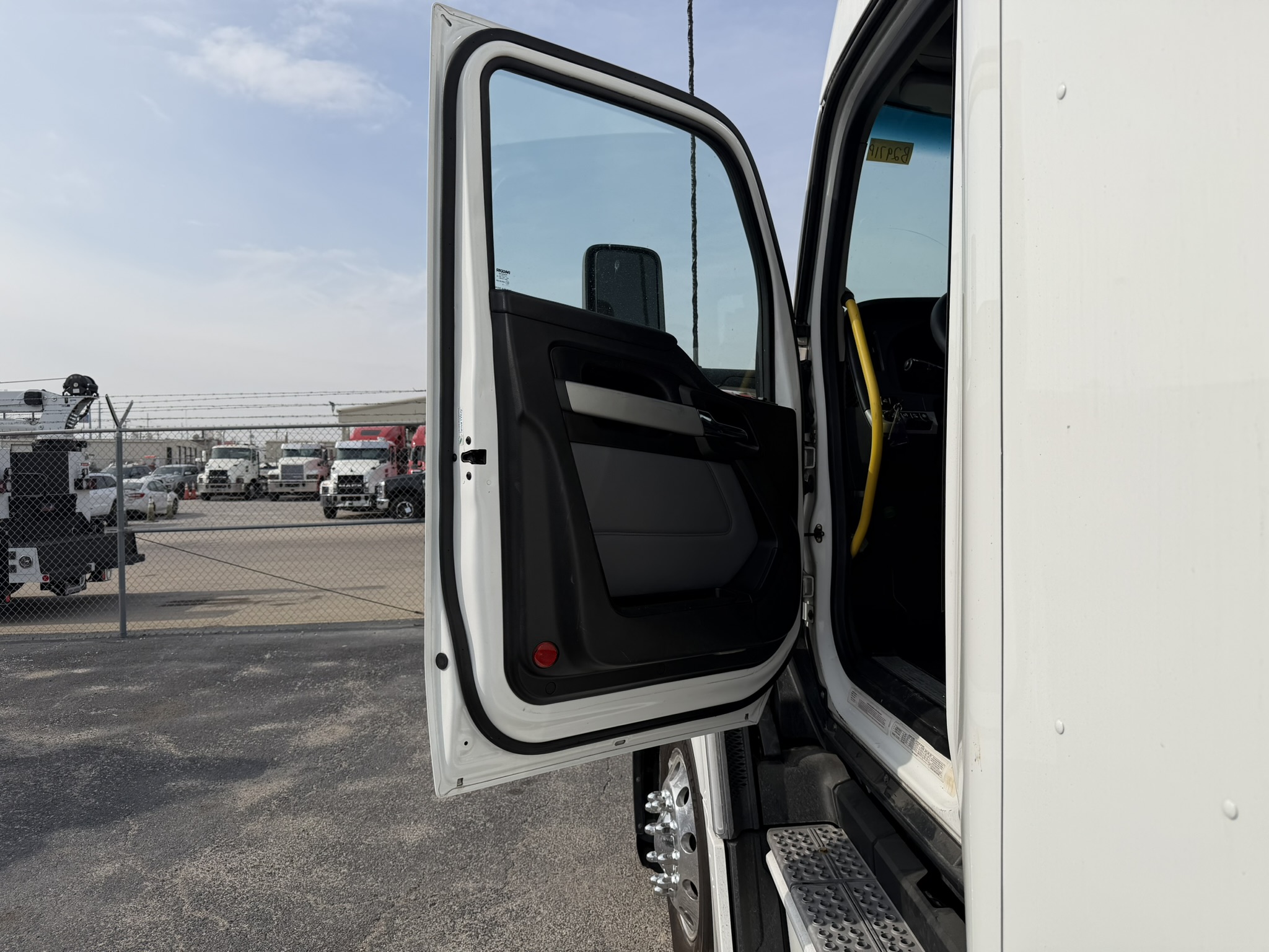 2024 Kenworth T680 - image 24