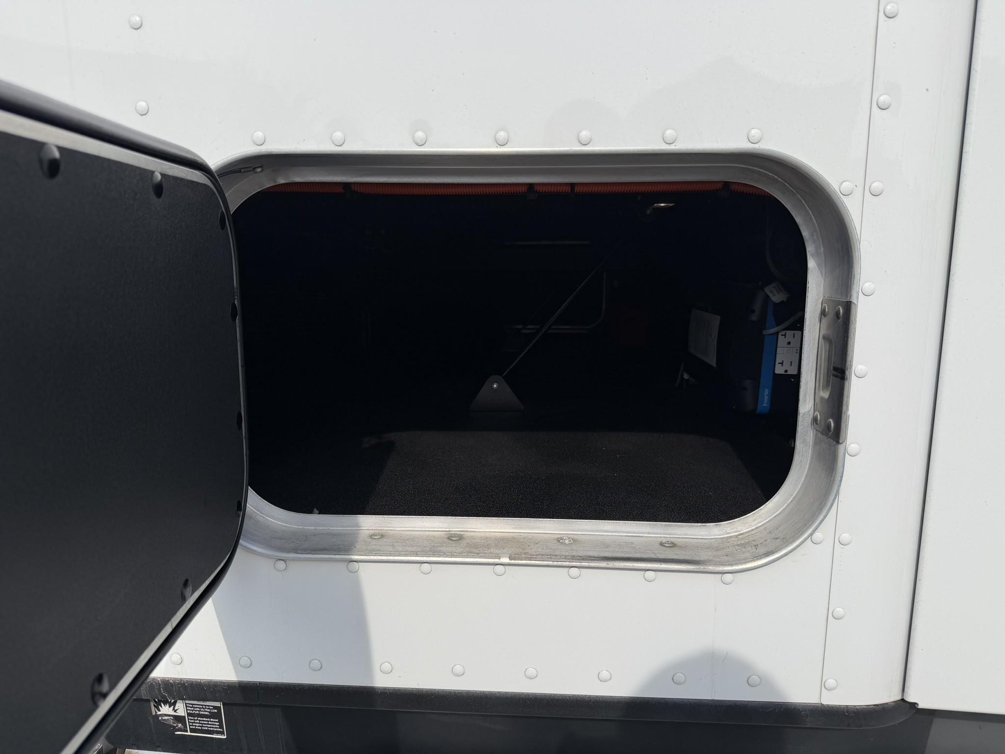 2024 Kenworth T680 - image 21