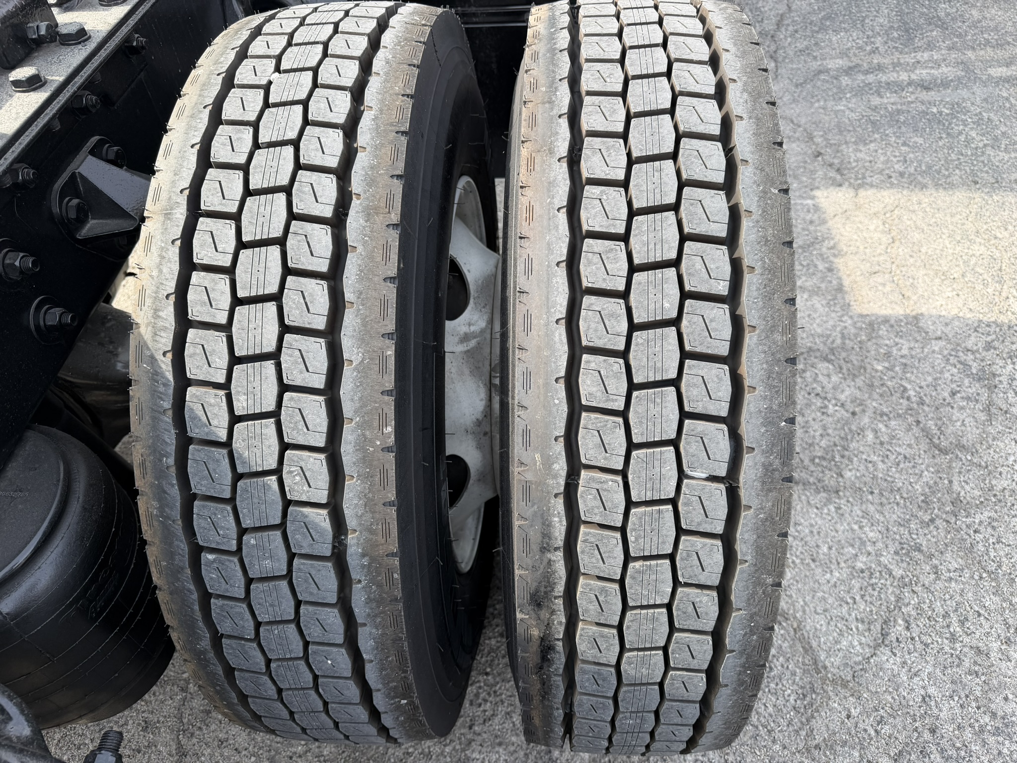 2024 Kenworth T680 - image 12