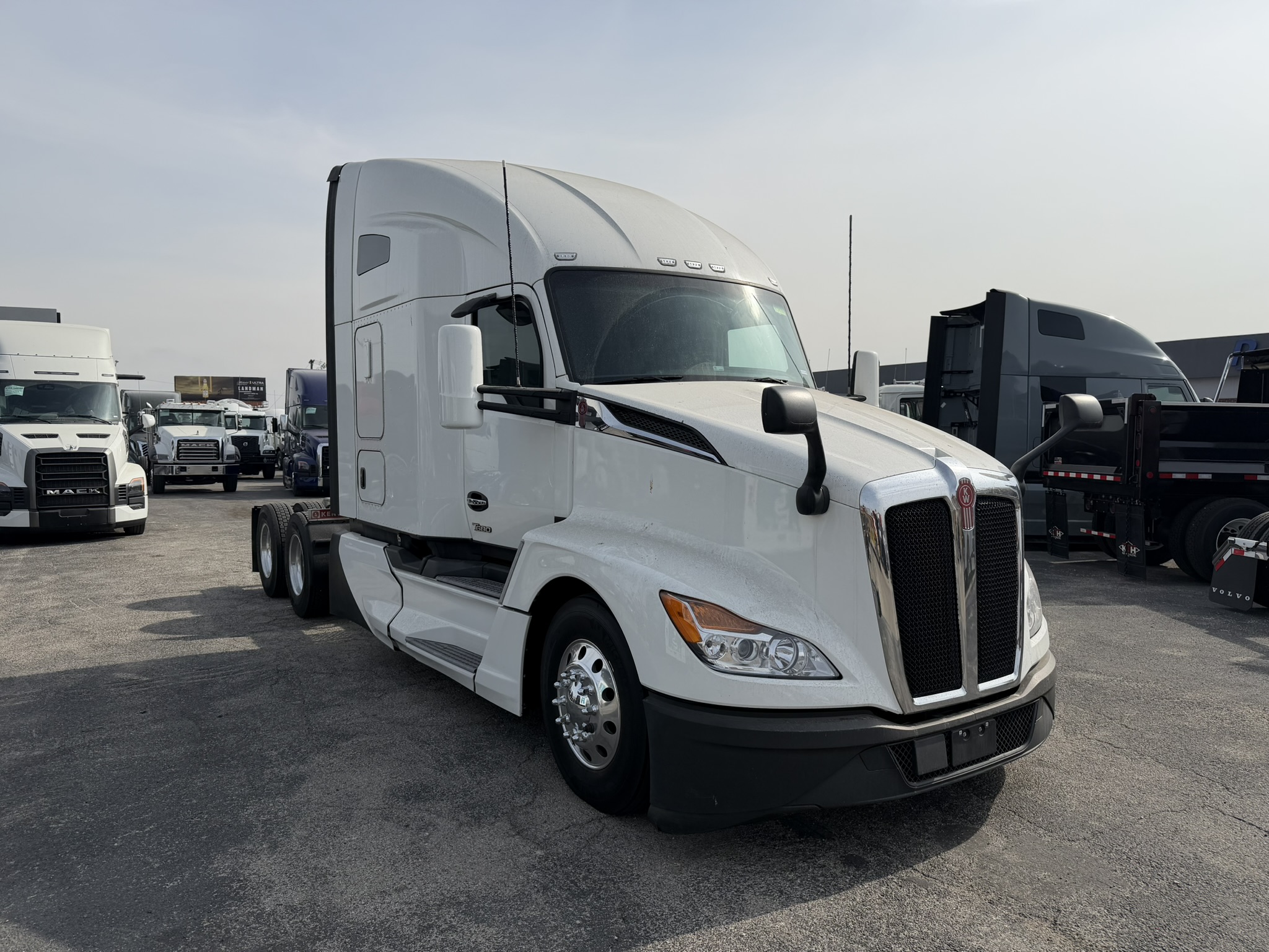 2024 Kenworth T680 - image 3