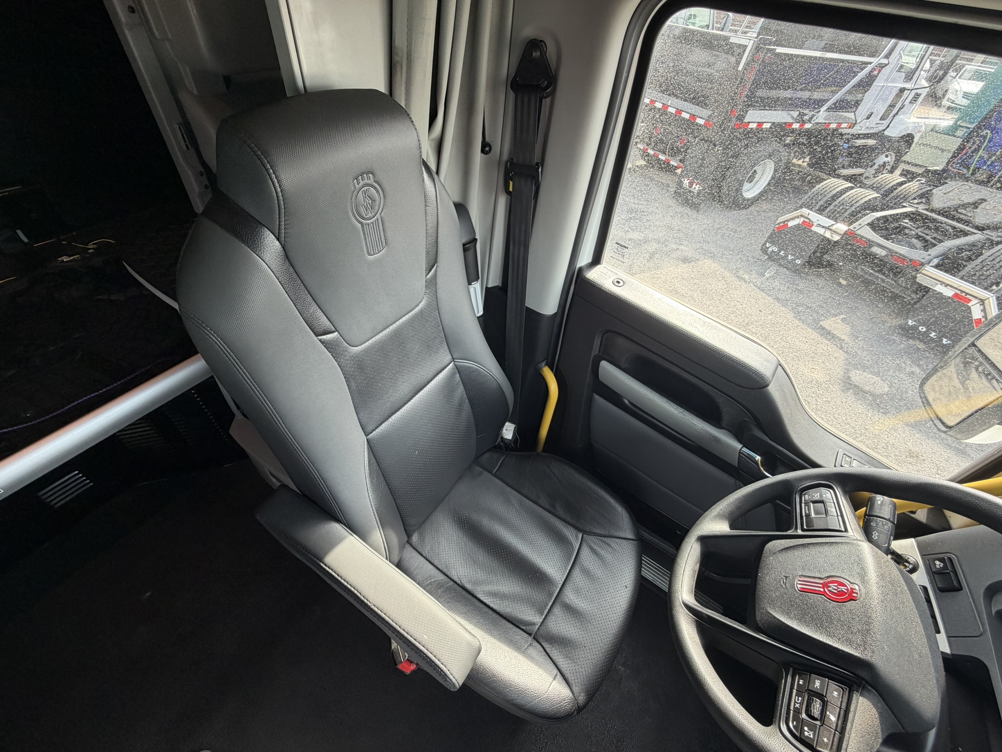 2024 Kenworth T680 - image 28