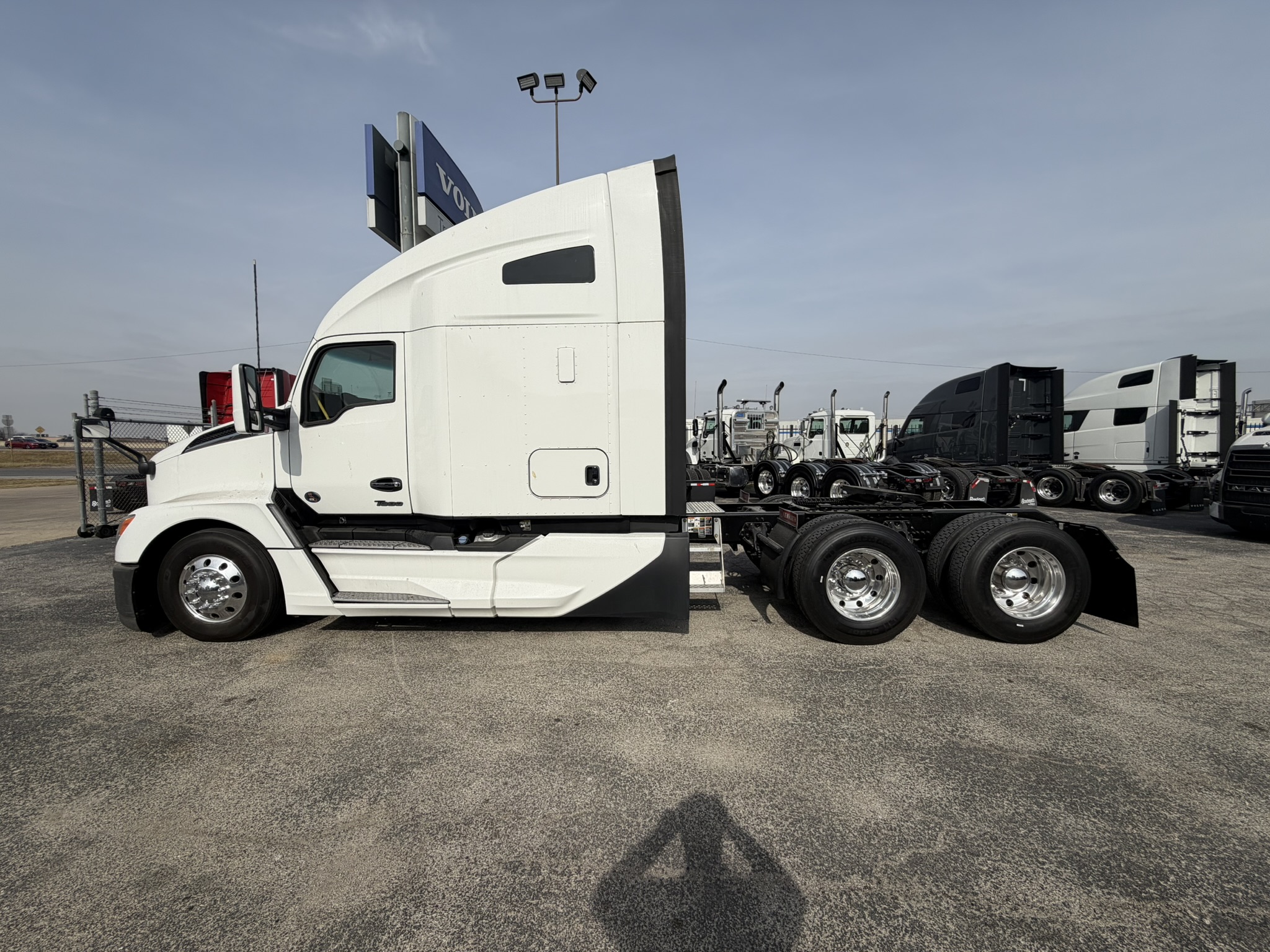 2024 Kenworth T680 - image 10