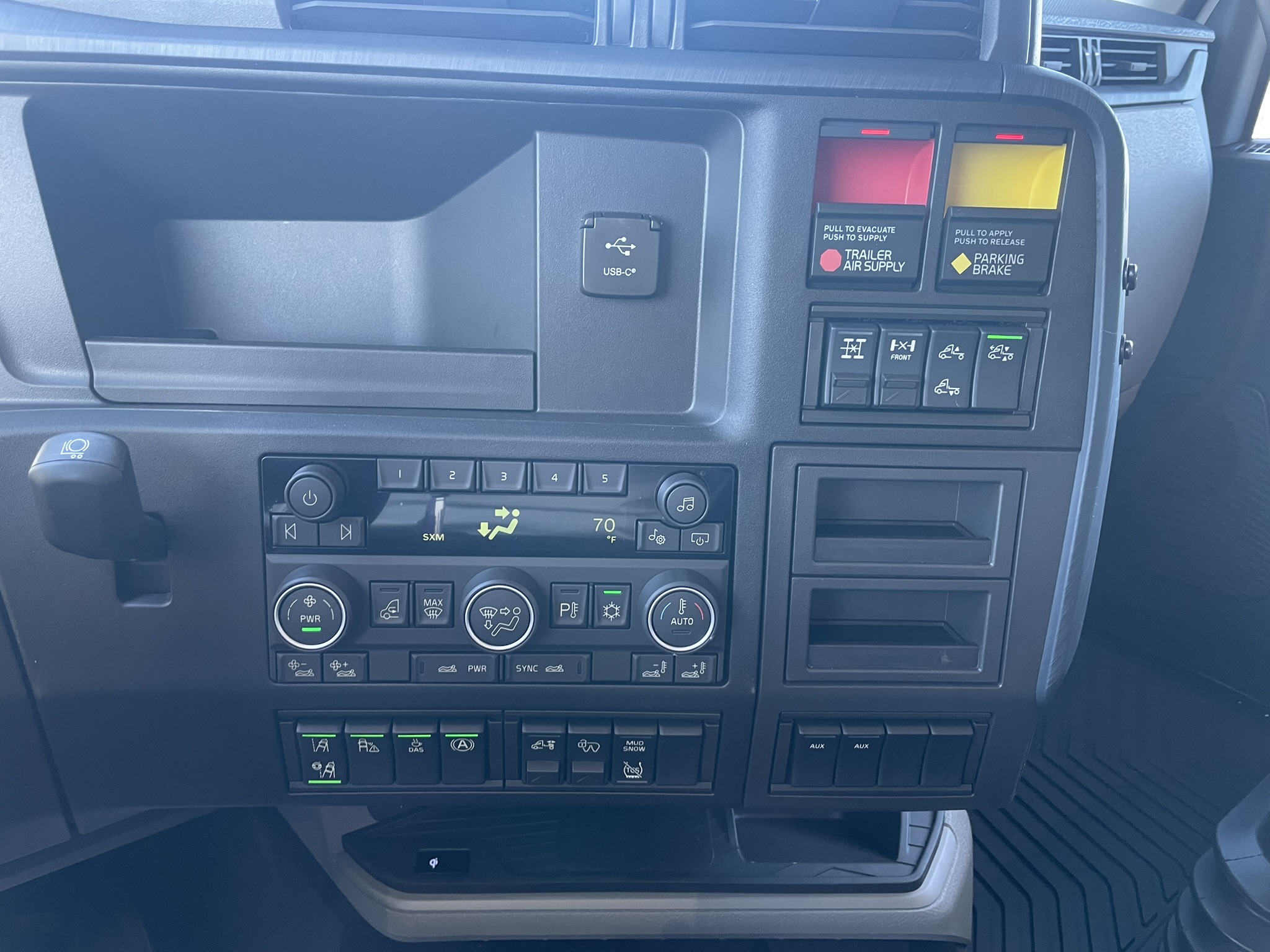 2026 Volvo - image 16