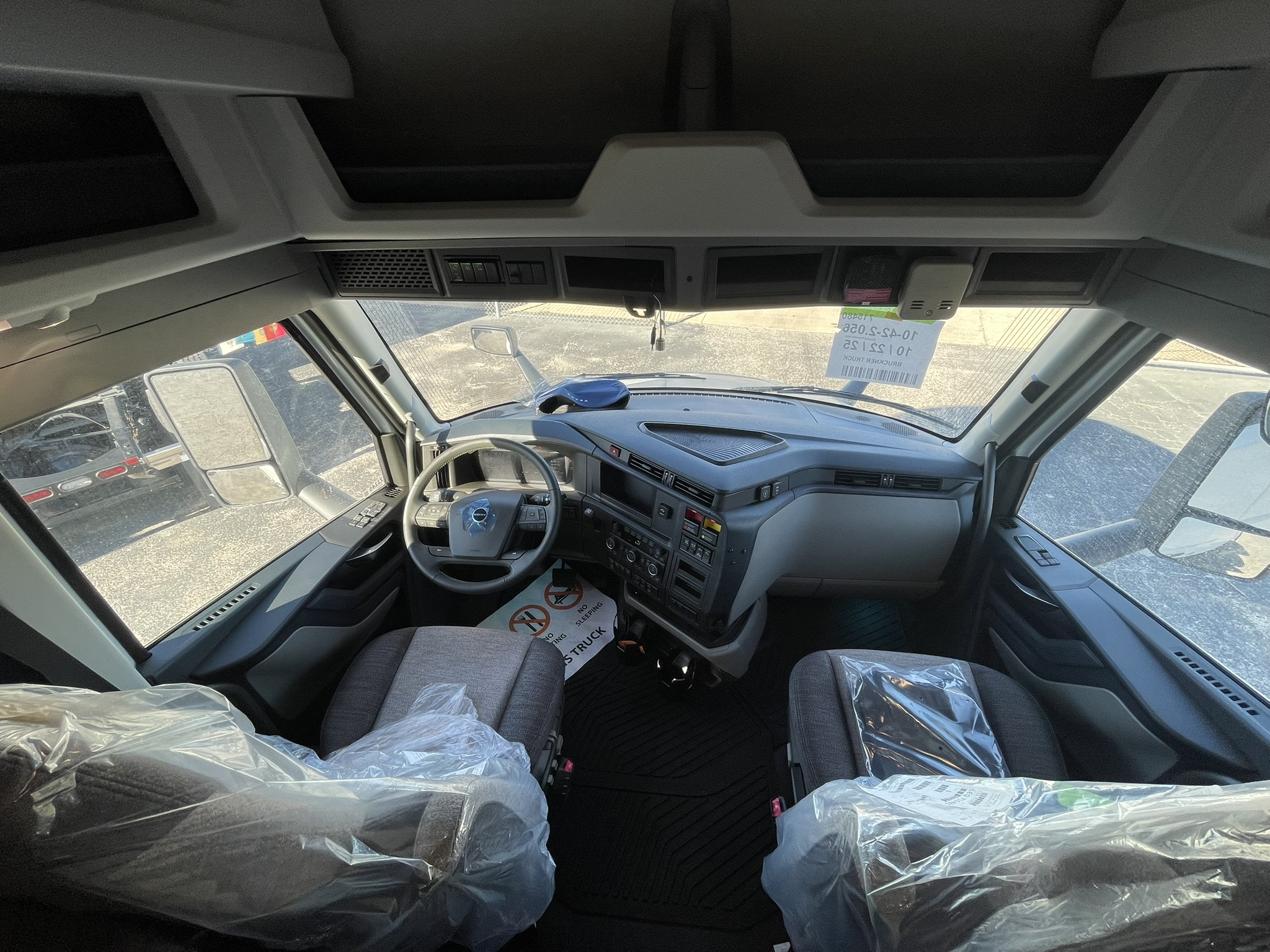 2026 Volvo - image 14