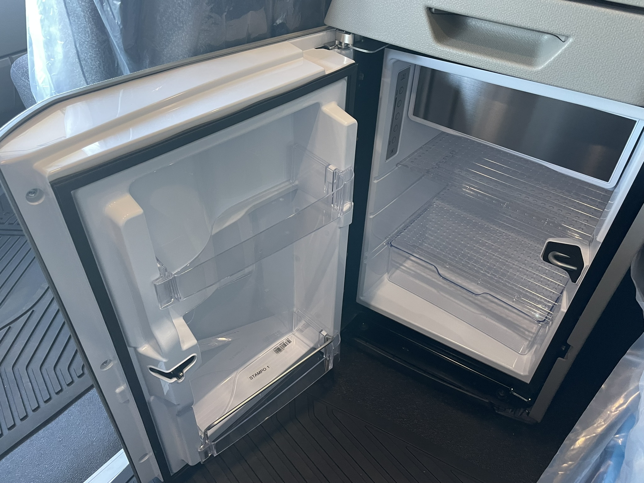 2026 Volvo - image 23