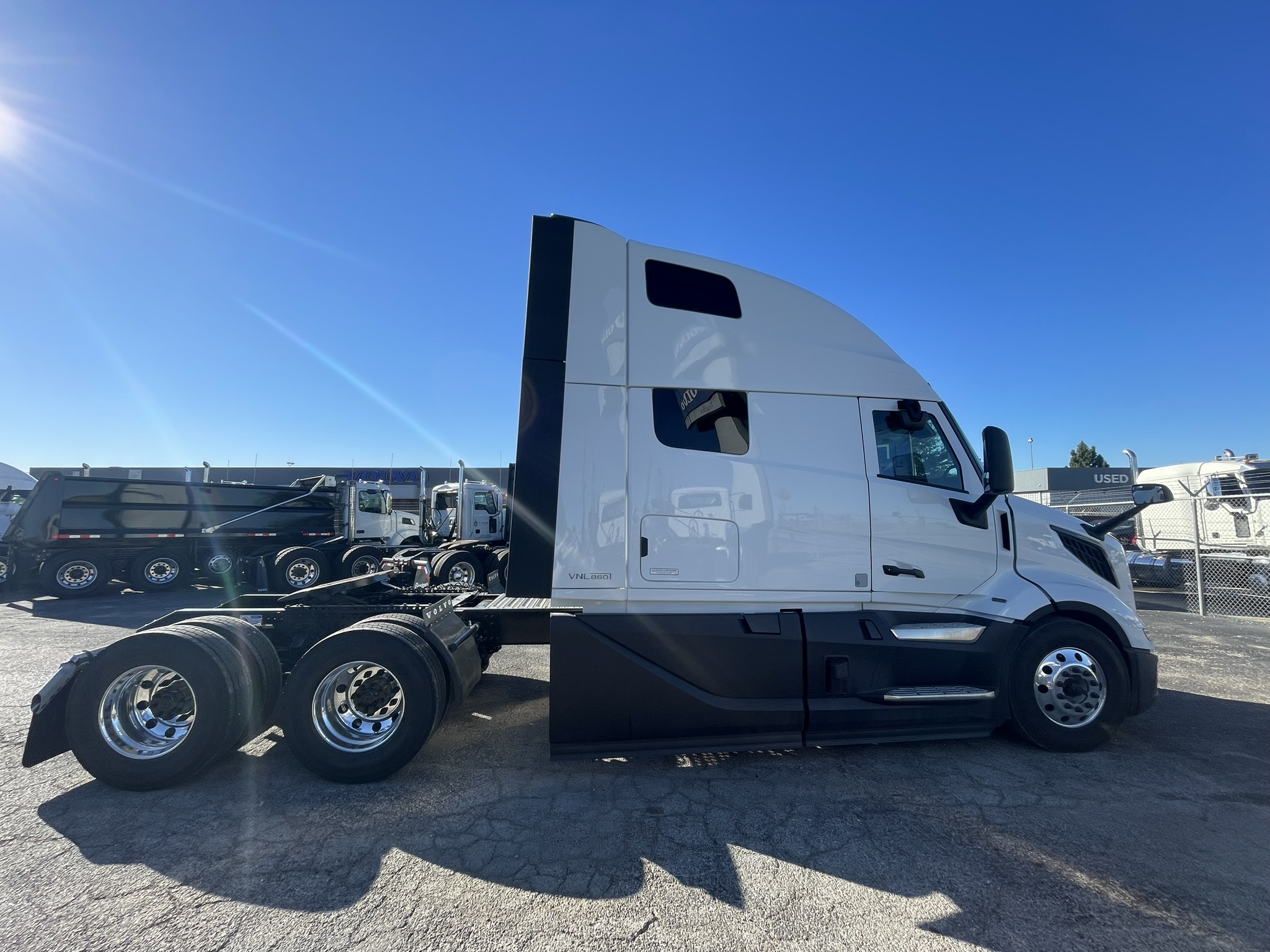 2026 Volvo - image 4