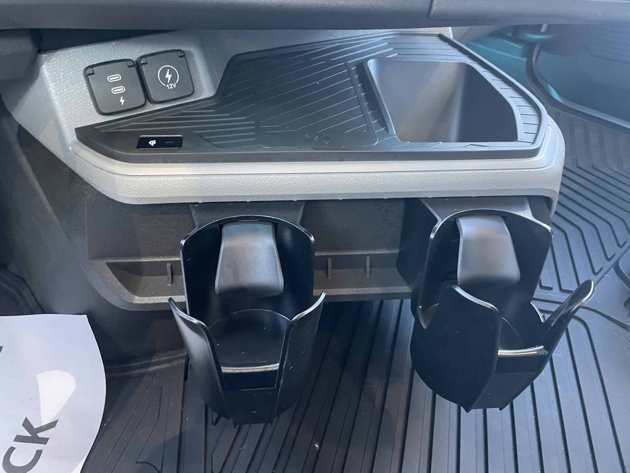 2026 Volvo - image 17