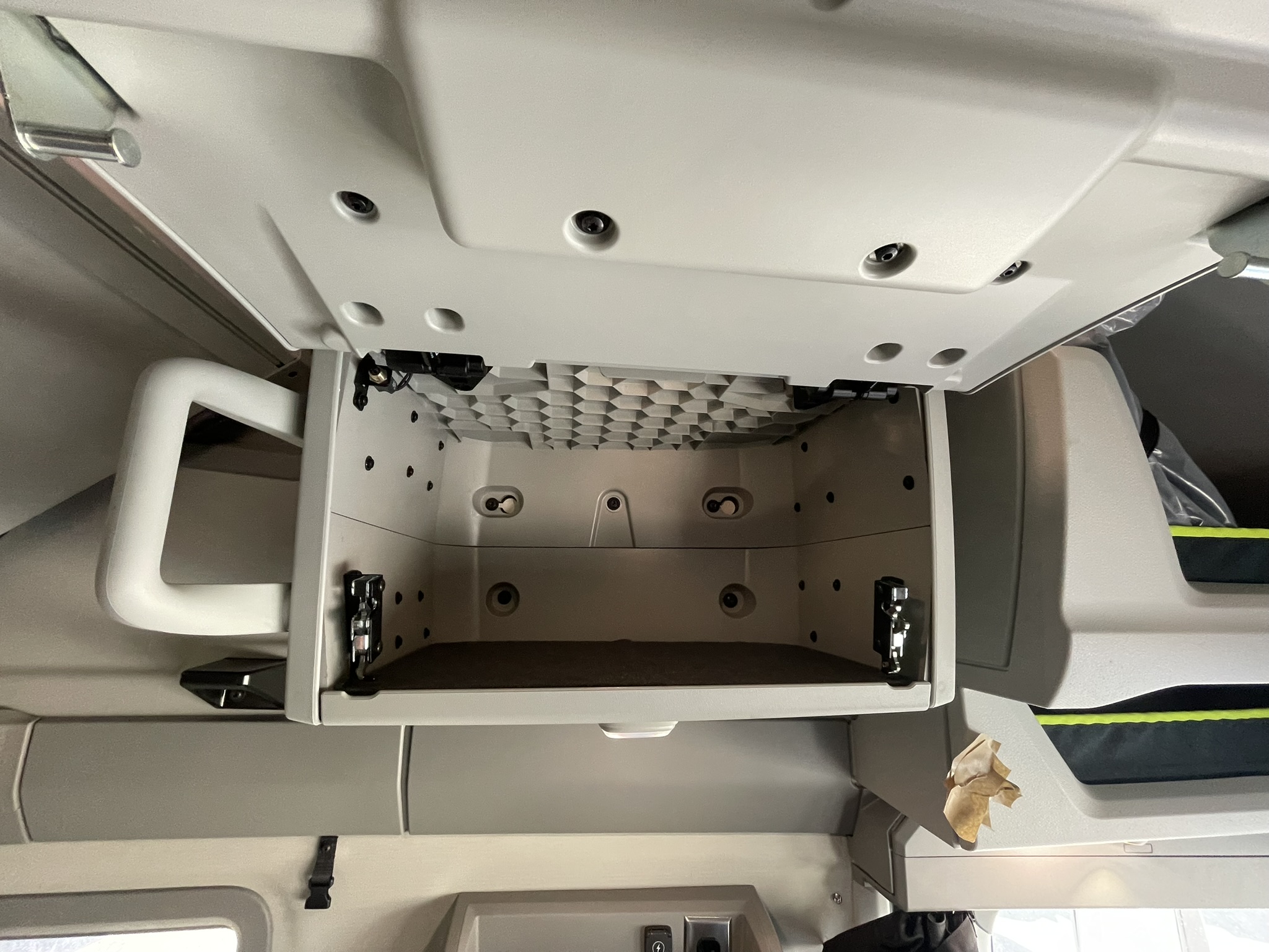 2026 Volvo - image 25