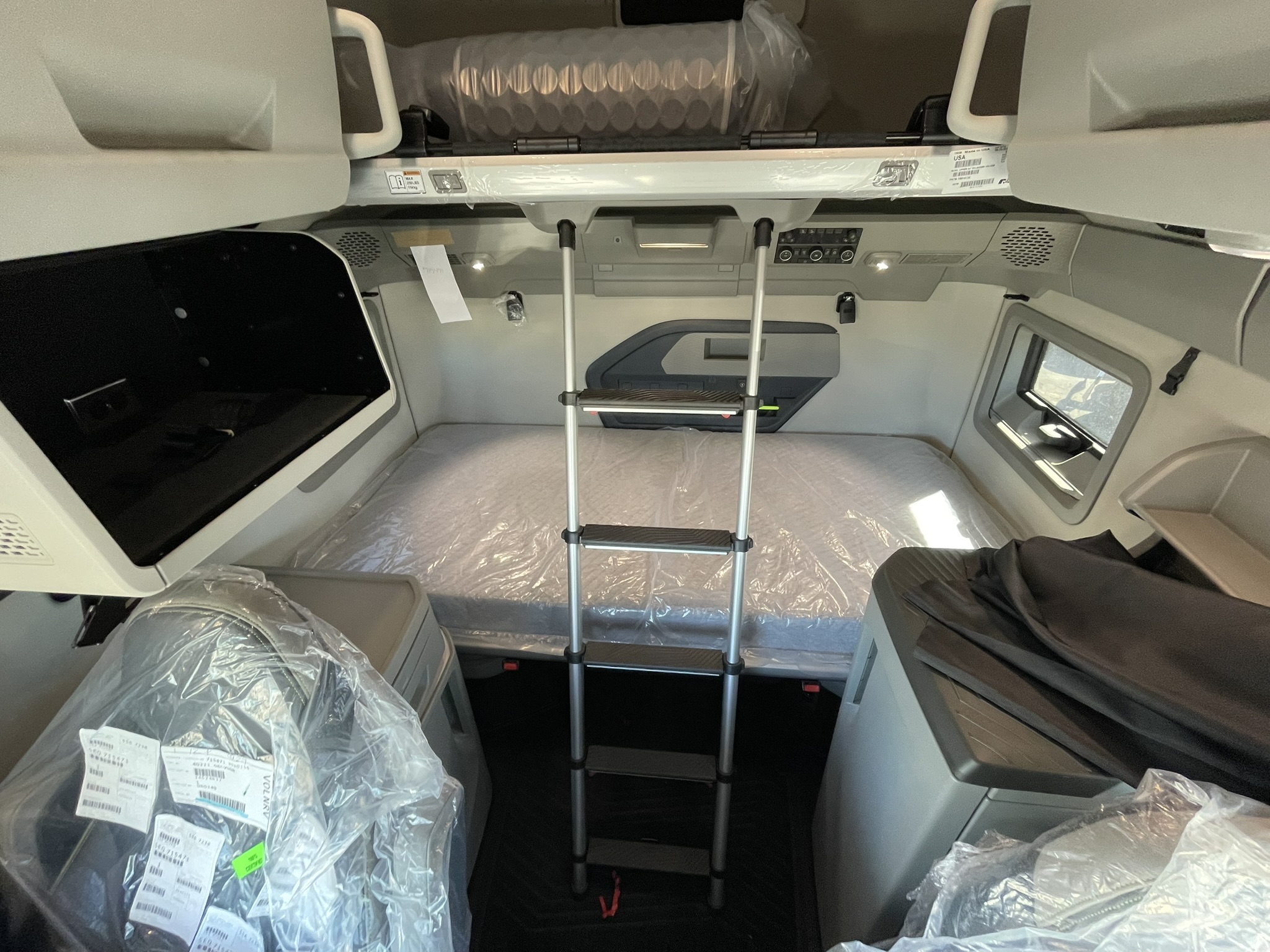 2026 Volvo - image 19