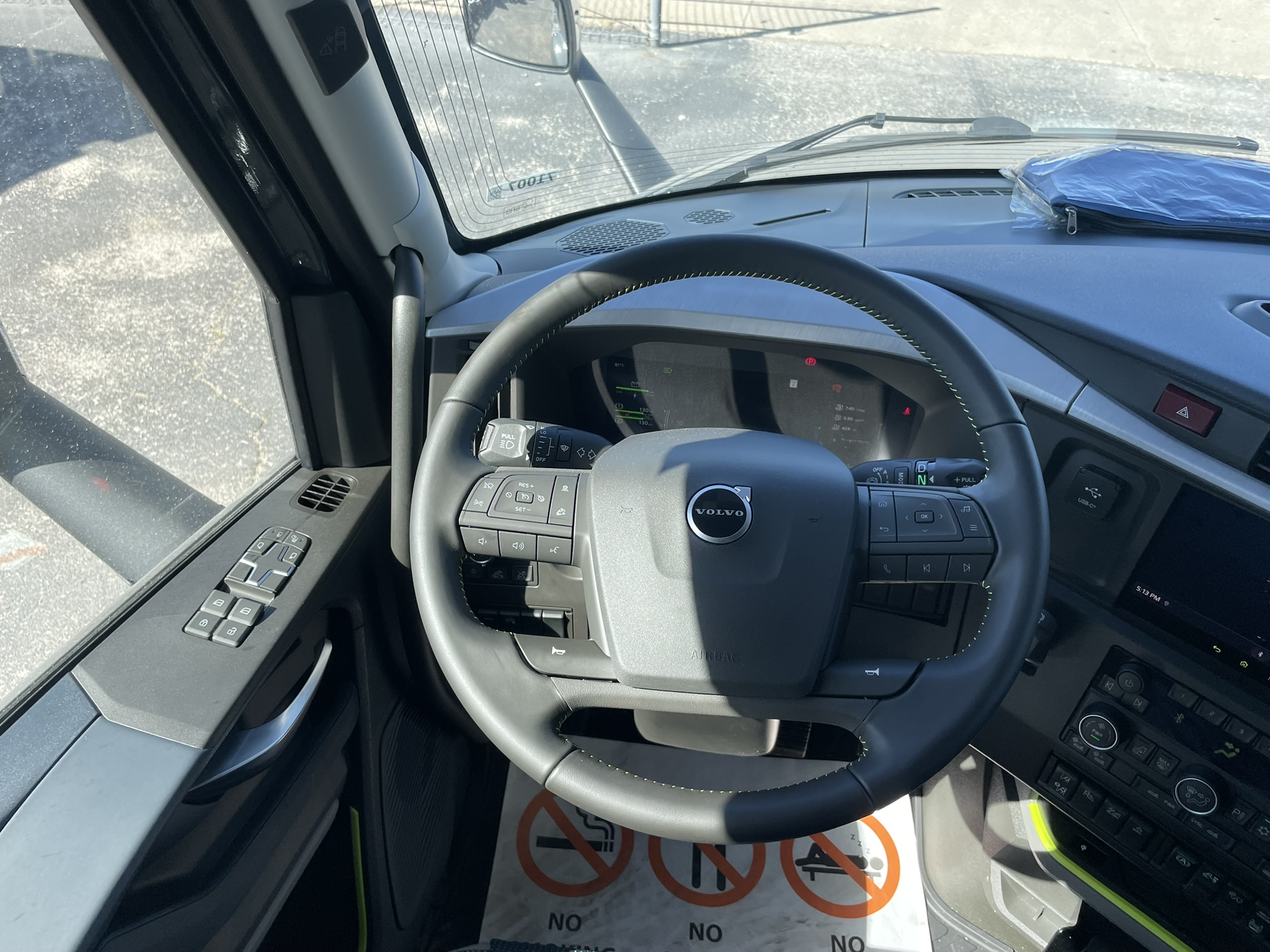 2026 Volvo - image 15