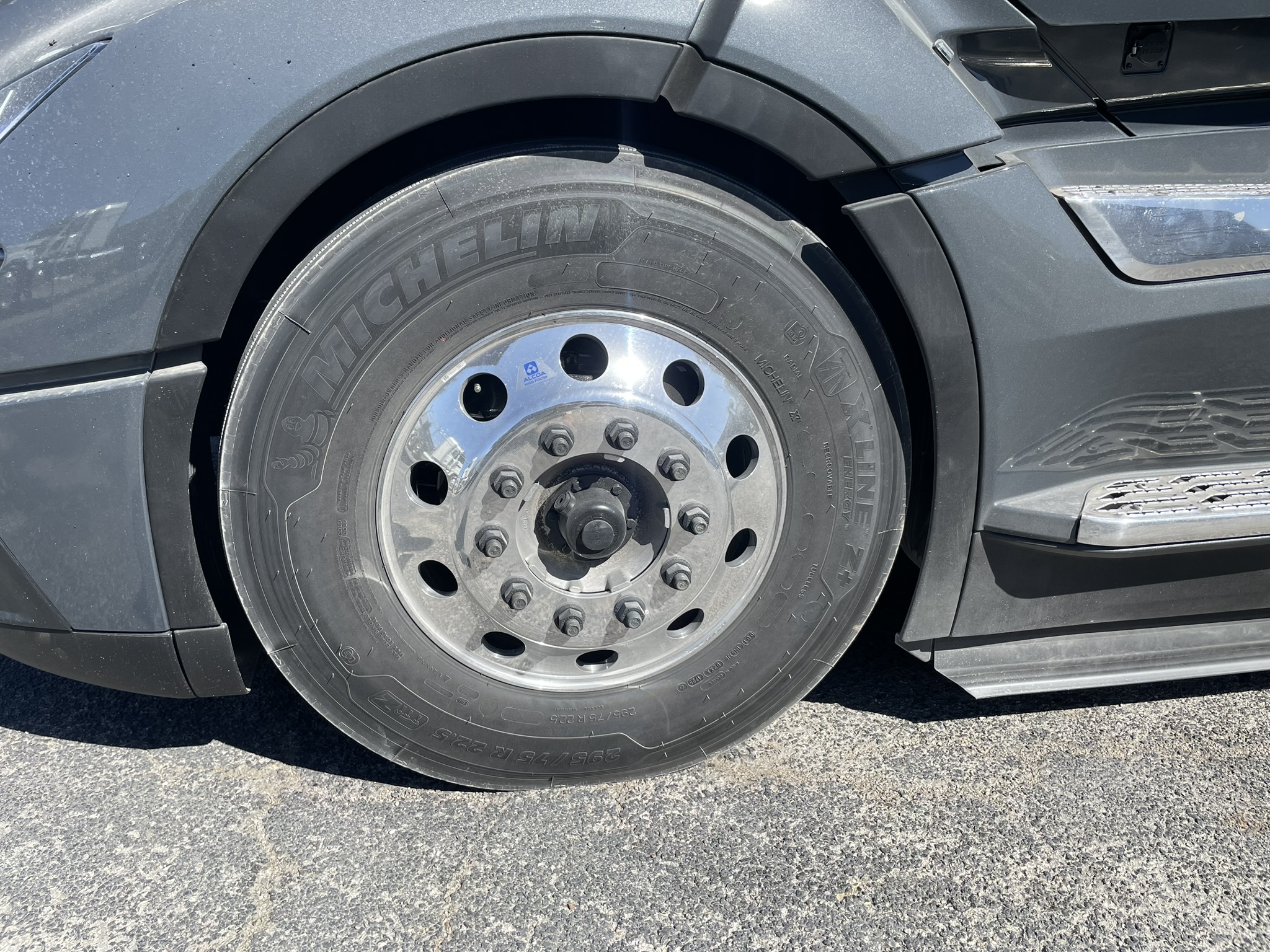 2026 Volvo - image 10