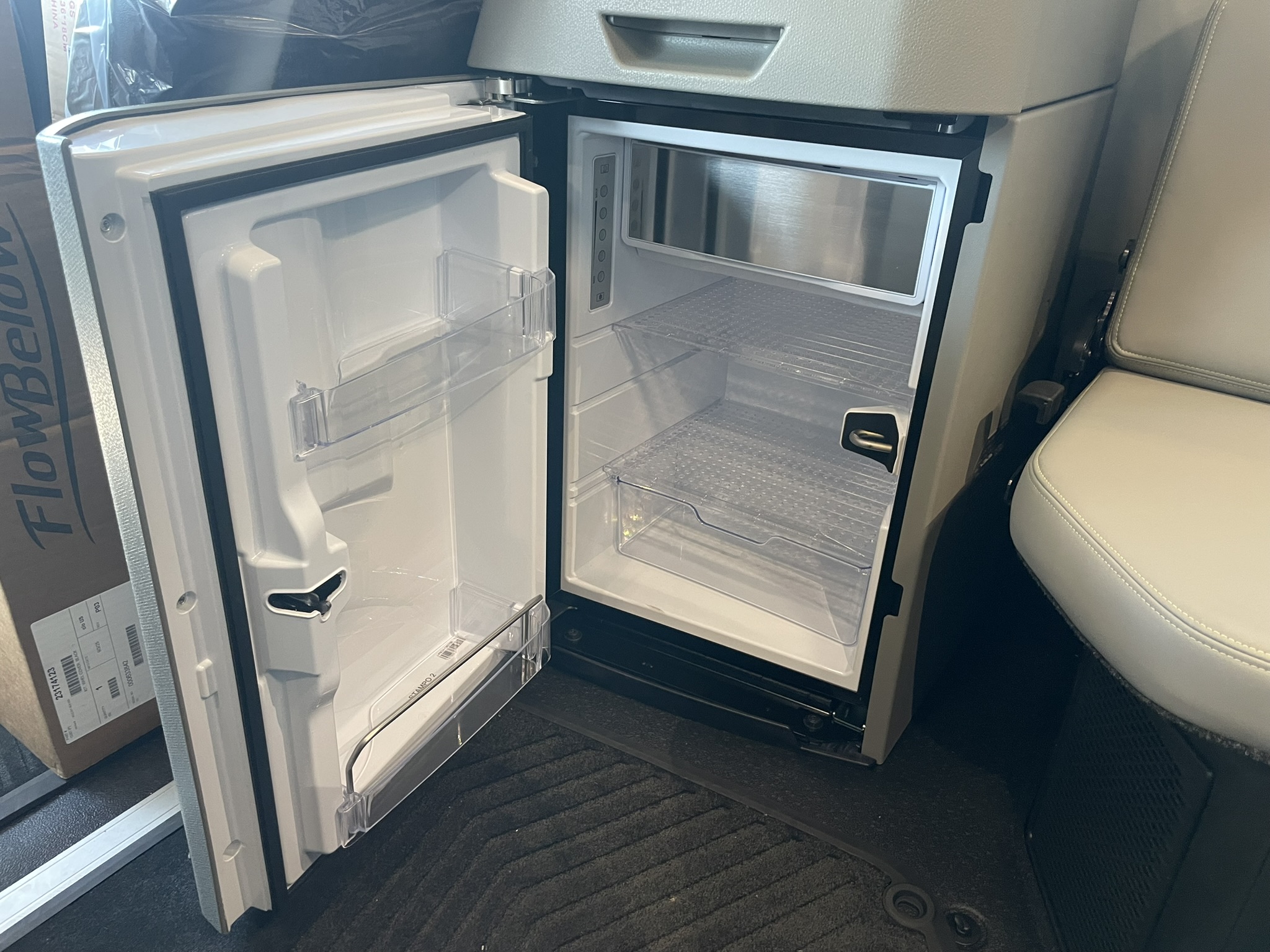 2026 Volvo - image 24